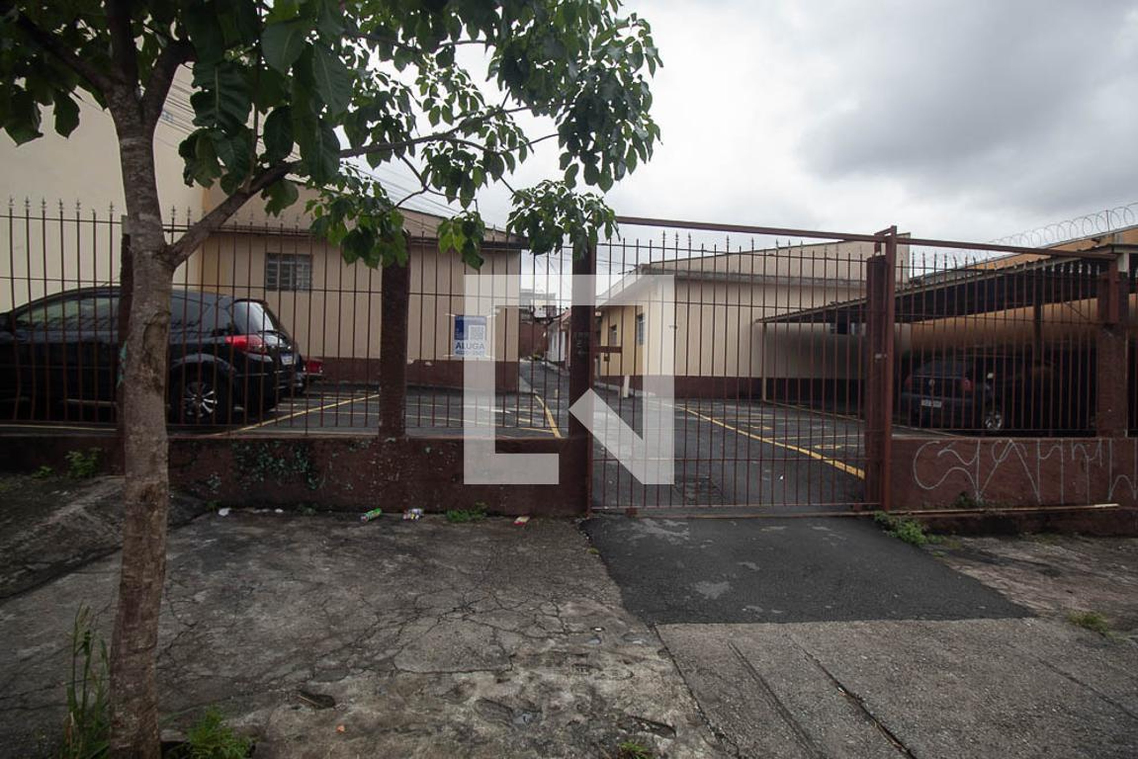 Fachada Condomínio em Rua Ataliba Vieira, 476