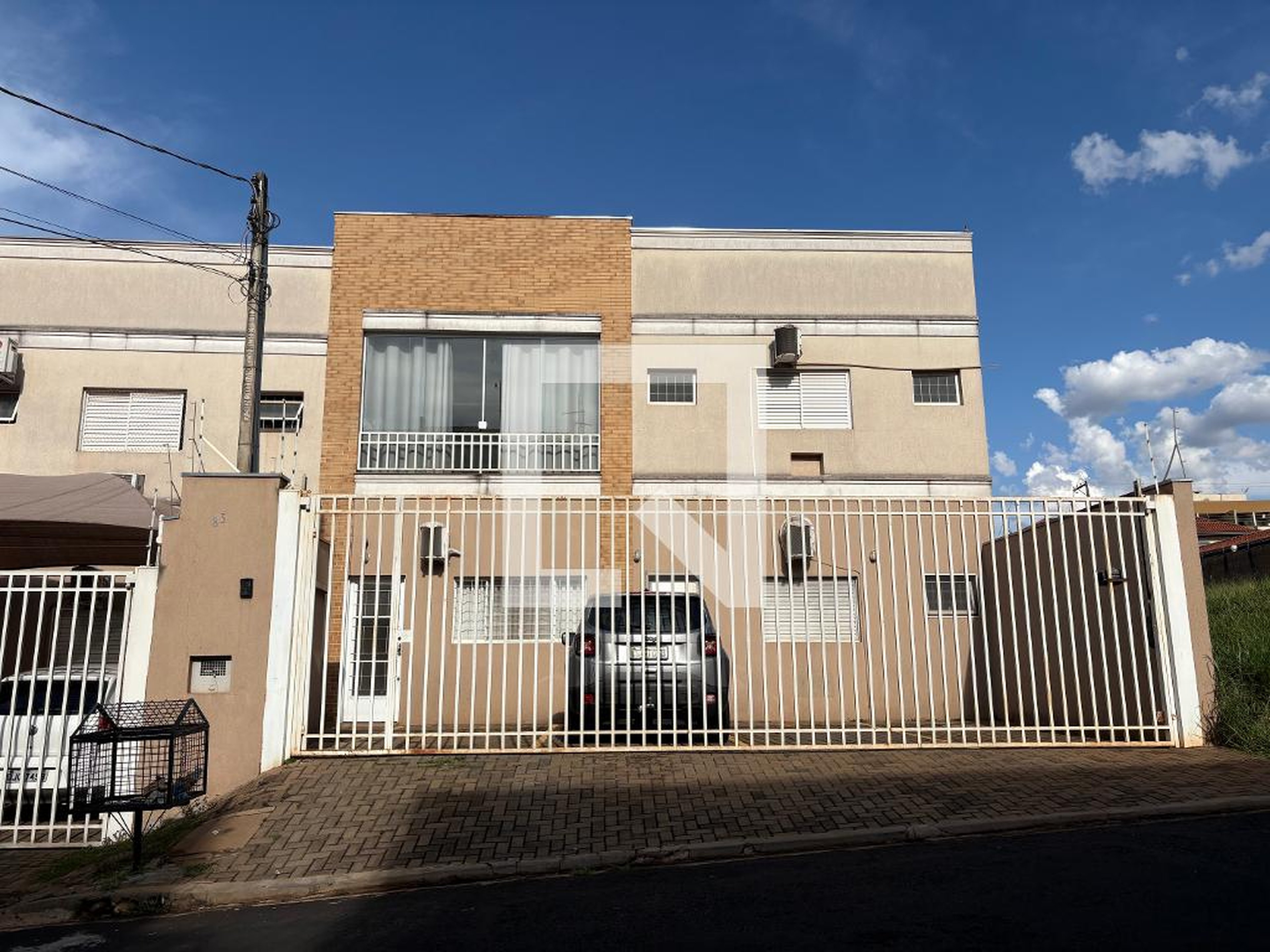 Fachada Condomínio em Rua José Benedito César, 83