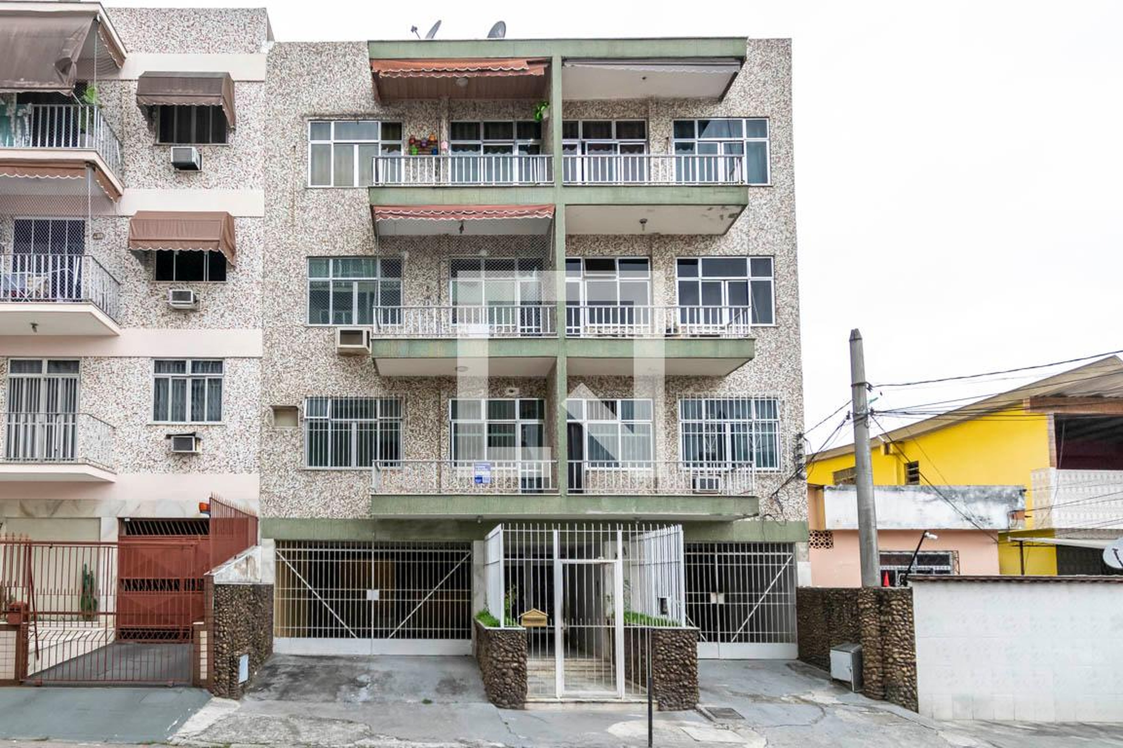 Fachada do Prédio Condomínio em Rua Cruz Jobim, 127