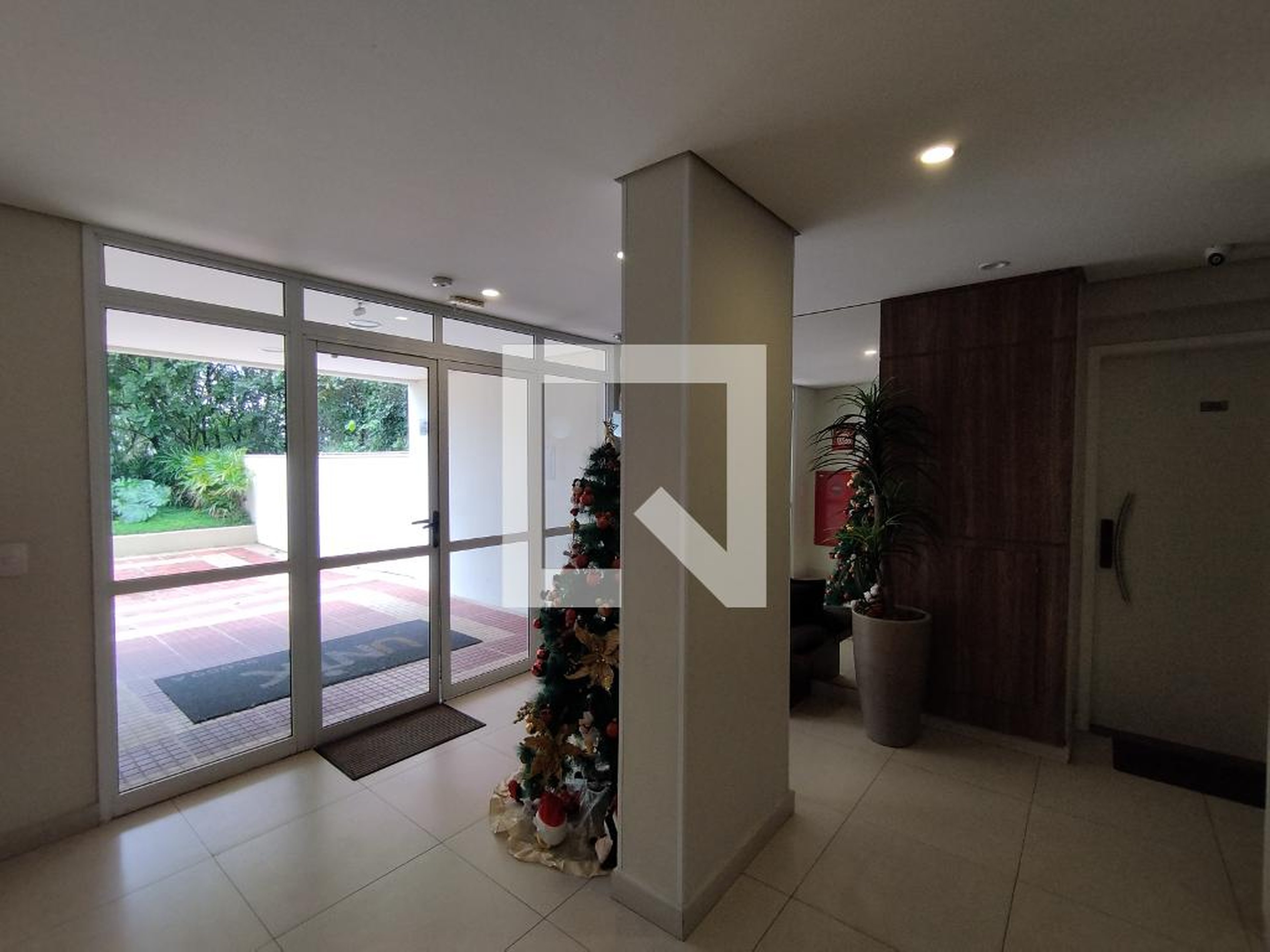 Hall de entrada Condomínio em Rua Adolfo Reile, 187