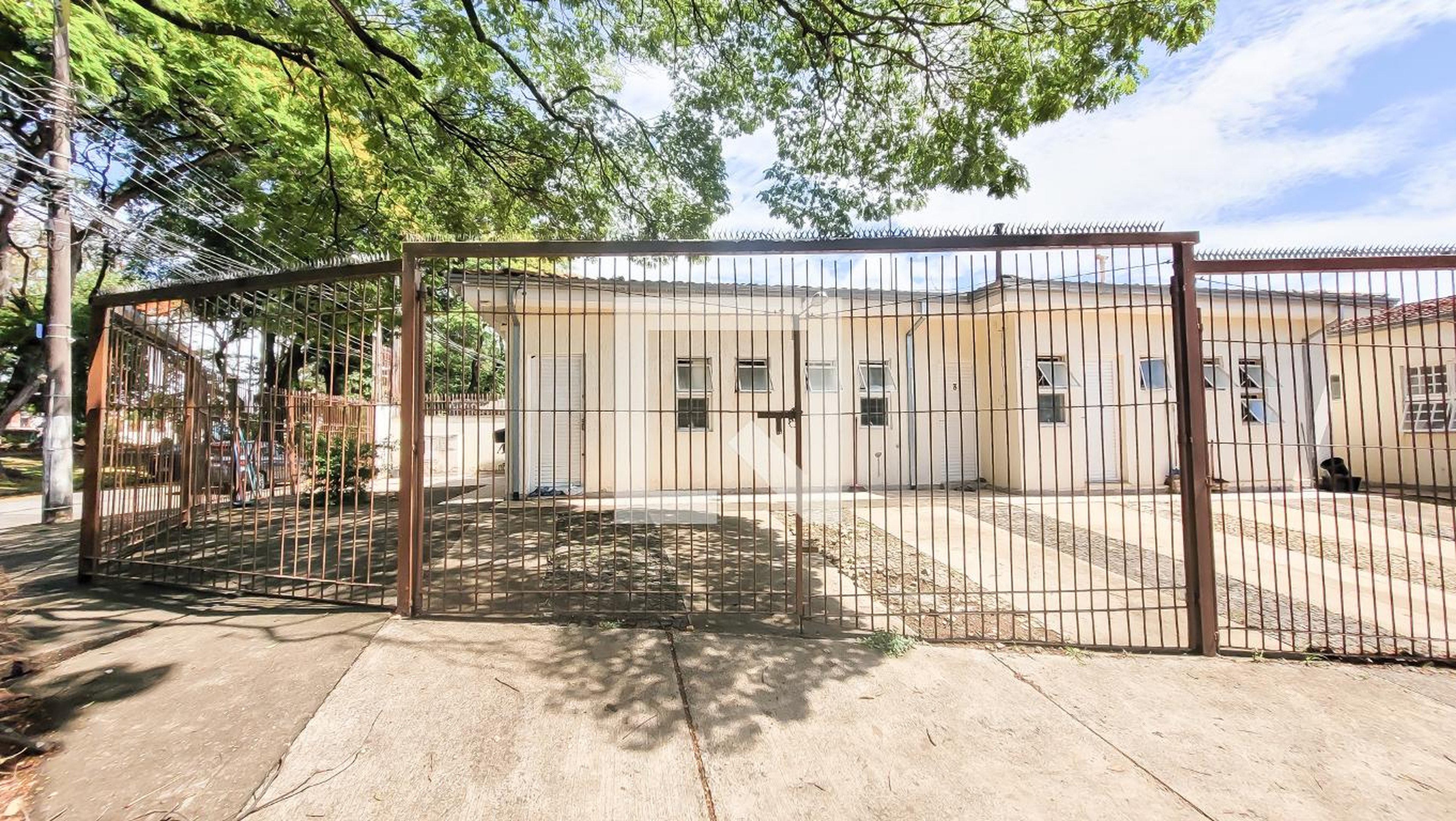 Fachada Condomínio em Rua Manoel Antunes Novo, 562