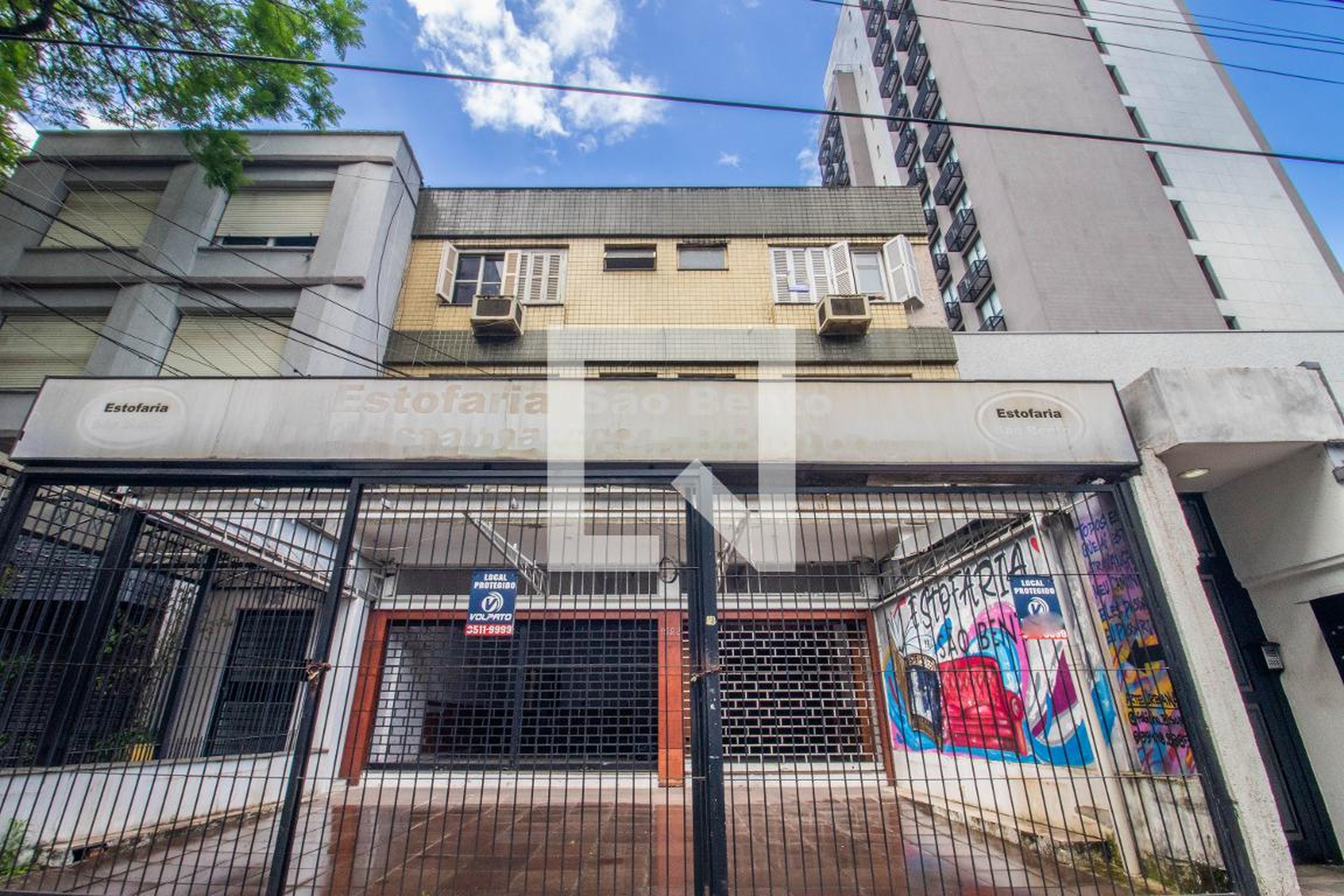 Fachada Condomínio em Rua 24 de Outubro, 1521