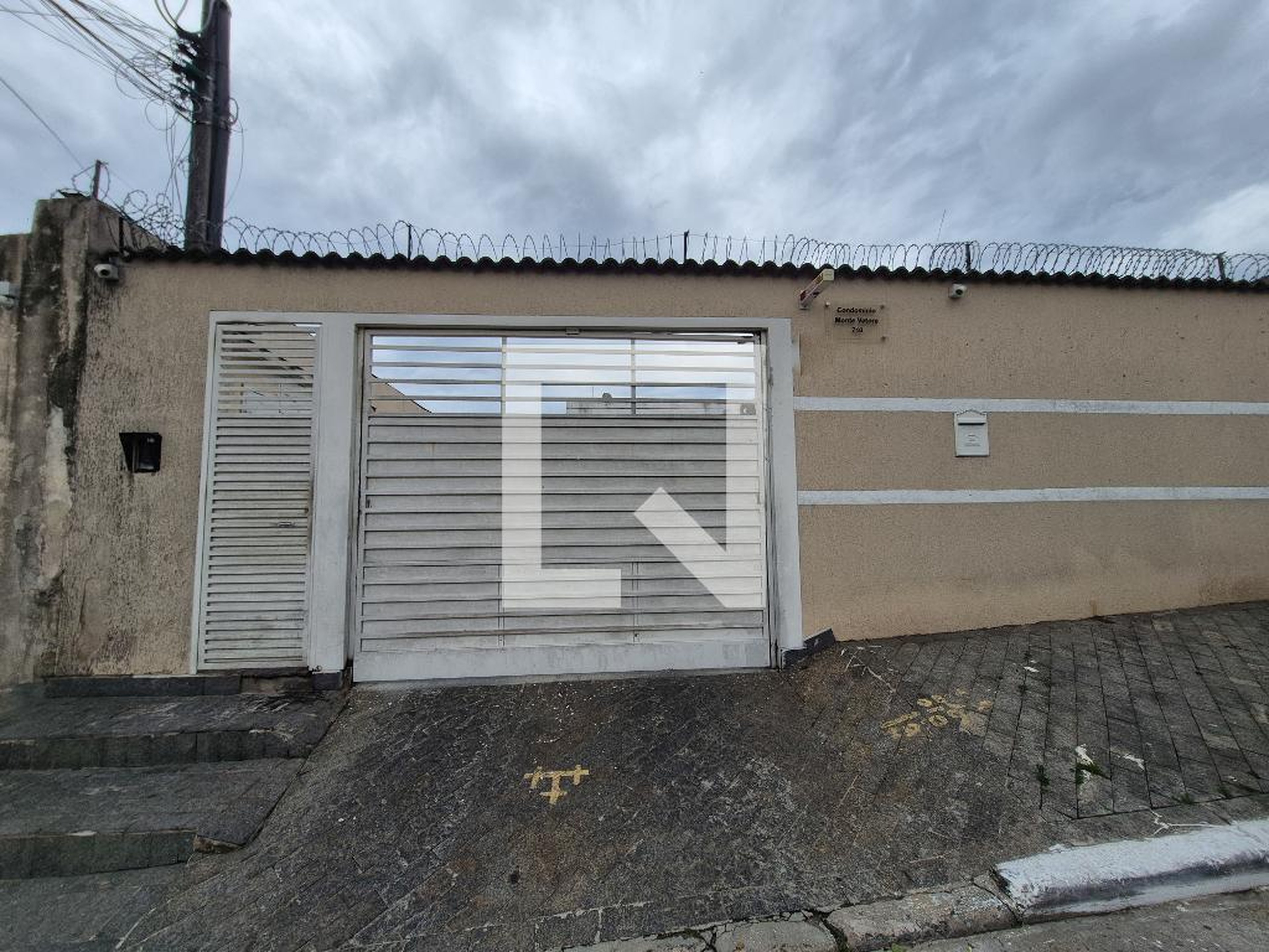 Fachada Condomínio em Rua Facheiro Preto, 710