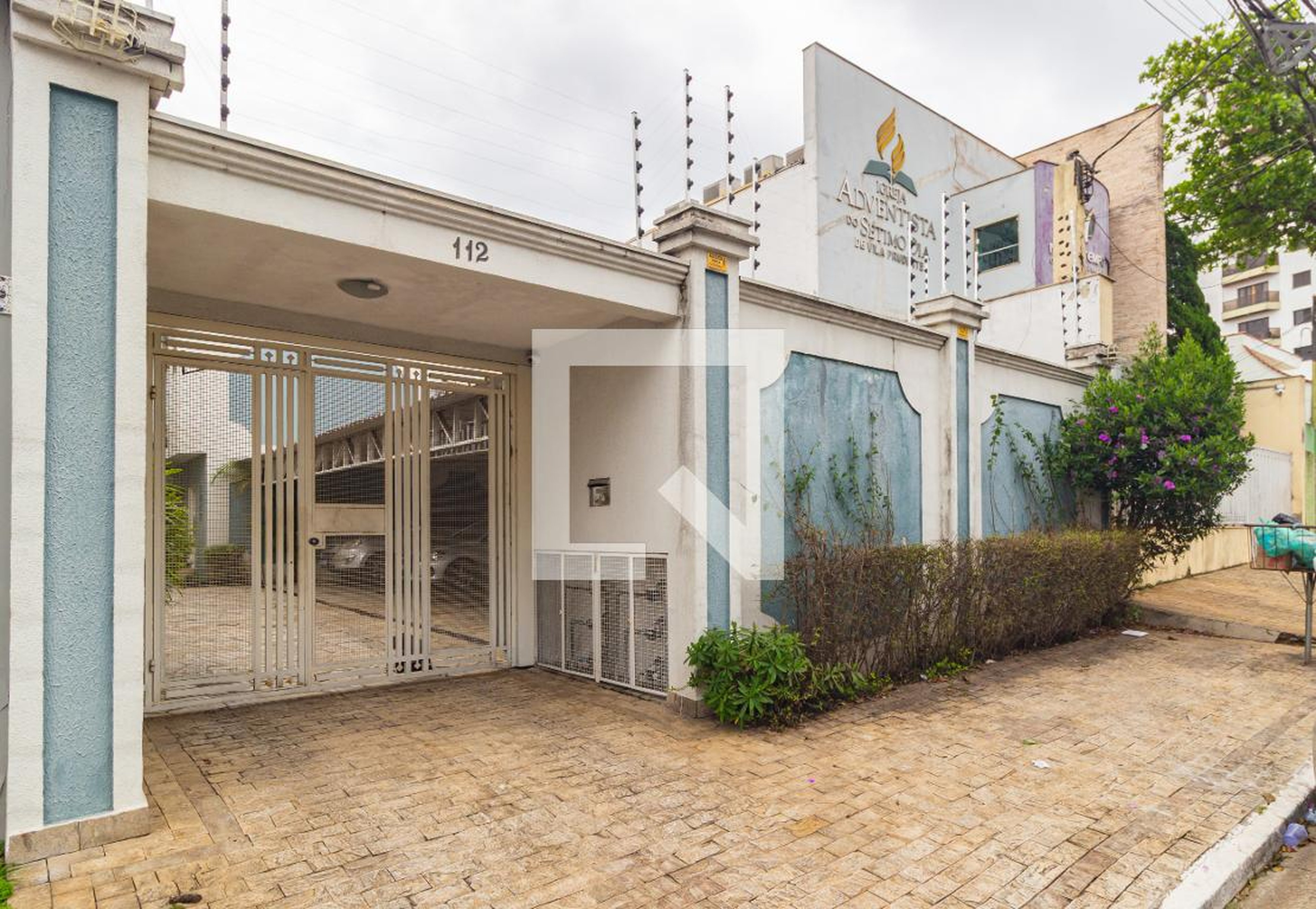 Fachada Condomínio em Rua Serra da Piedade, 112