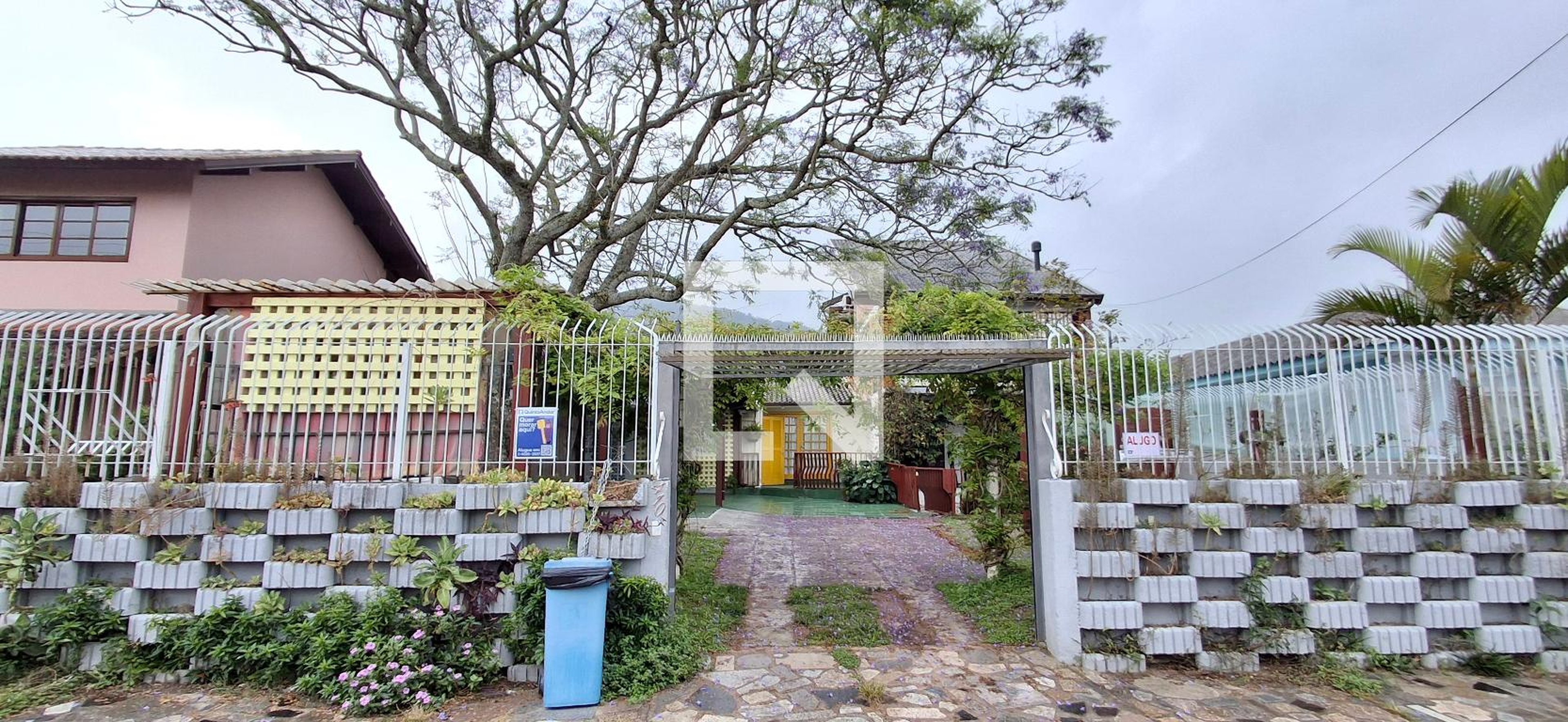 Fachada Condomínio em Rua Reverendo Gélson dos Santos Castro, 410