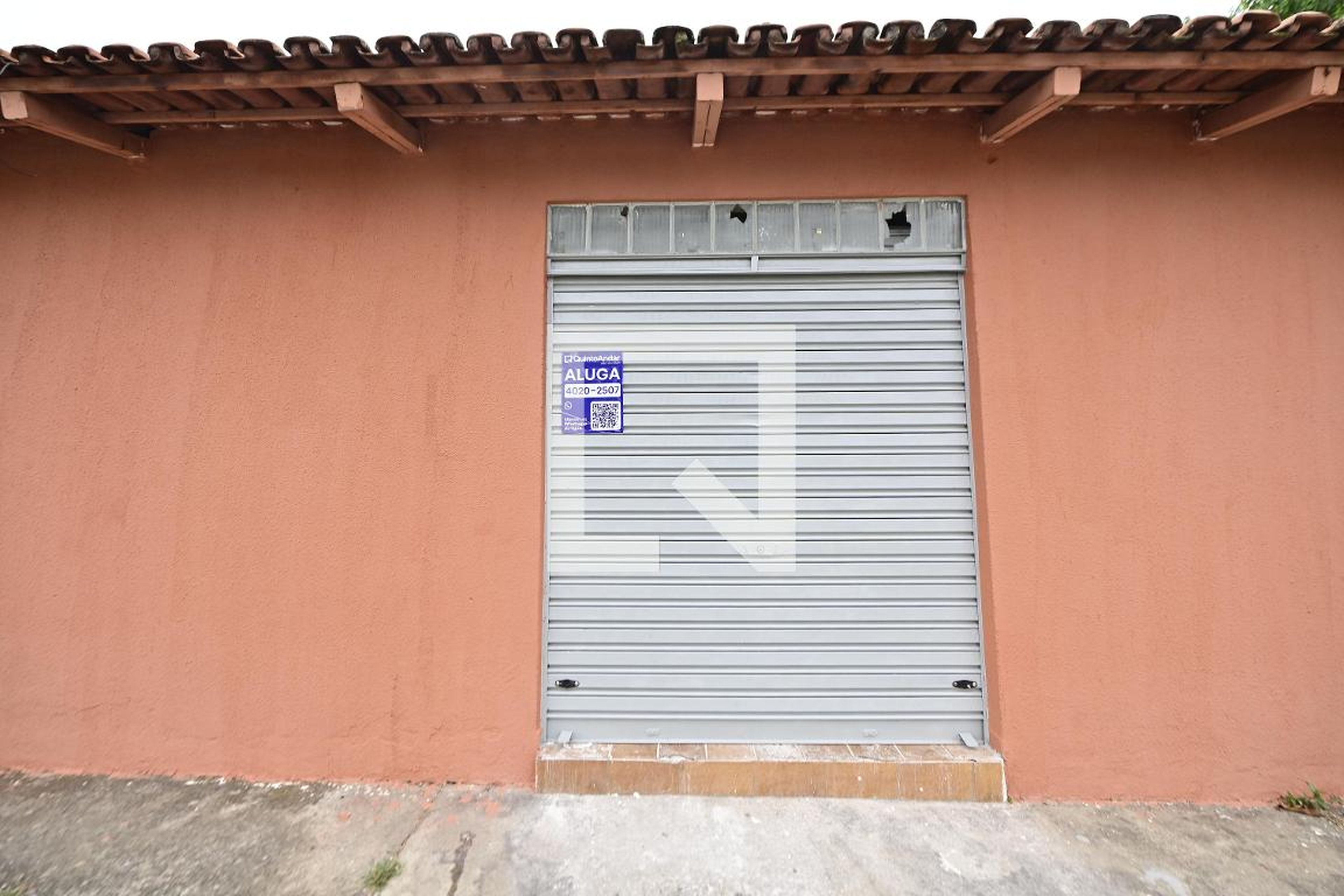 Fachada Condomínio em Rua B 4, 20