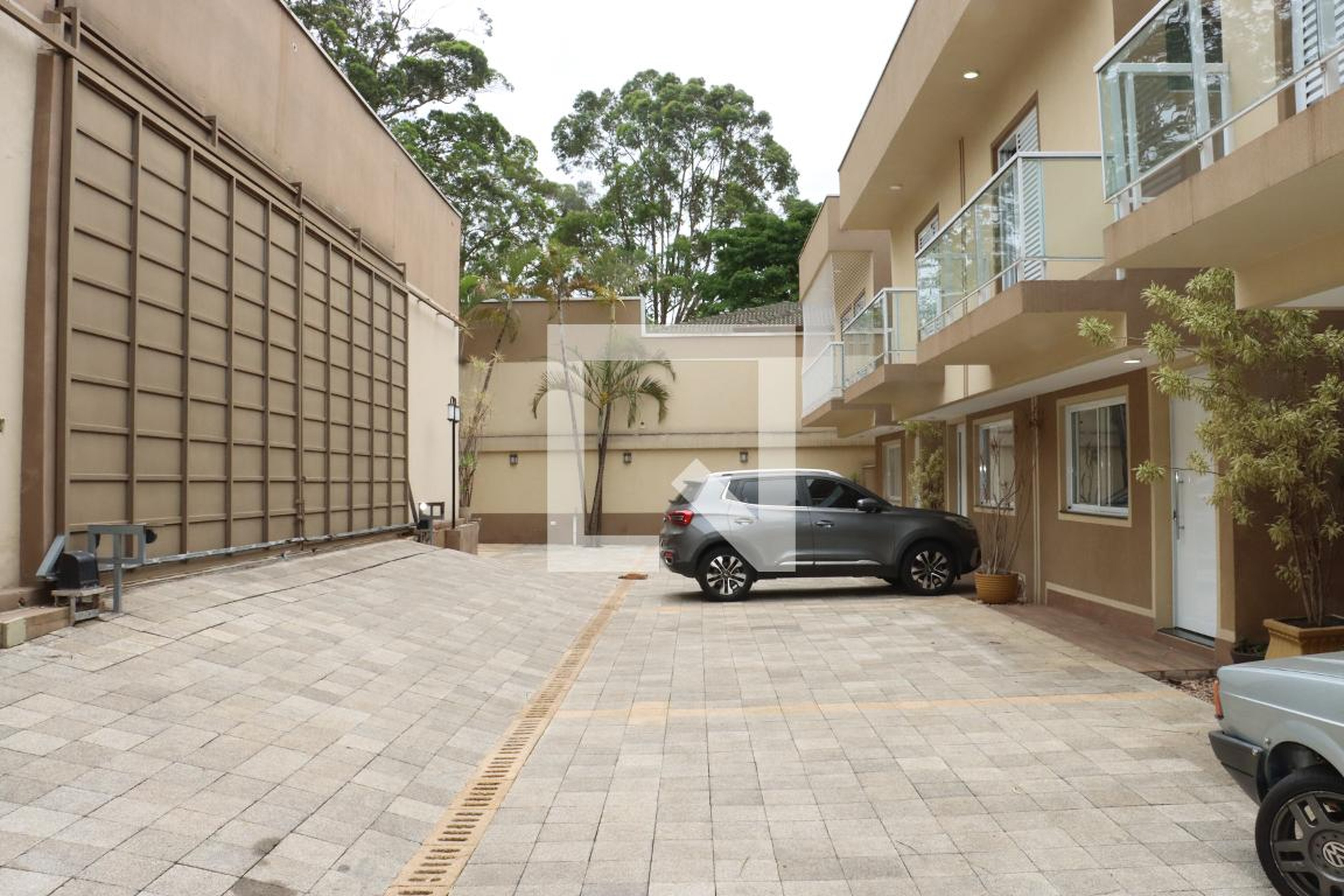 Fachada Condomínio em Estrada Nacional, 90