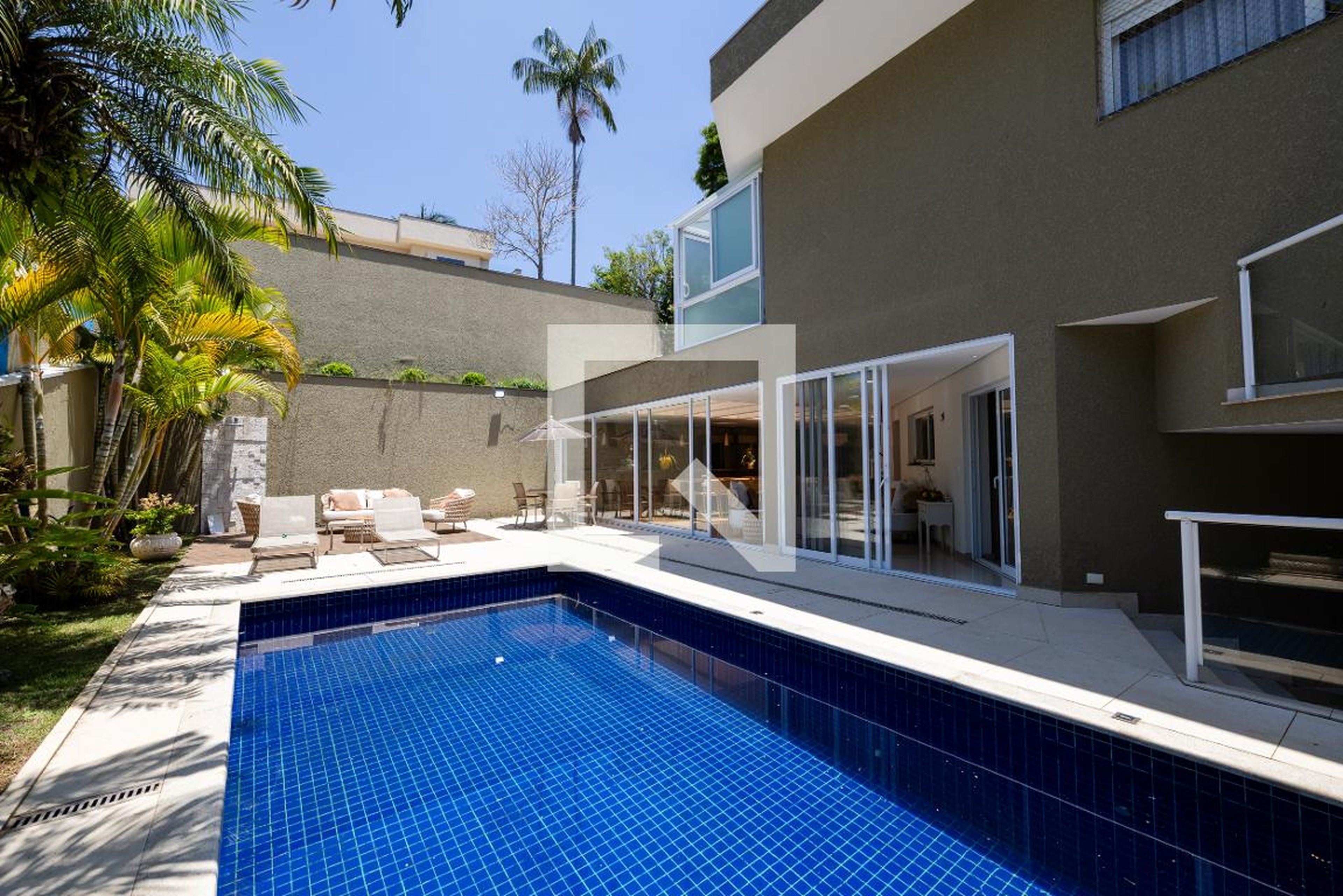 Piscina Condomínio em Alameda Russia, 162