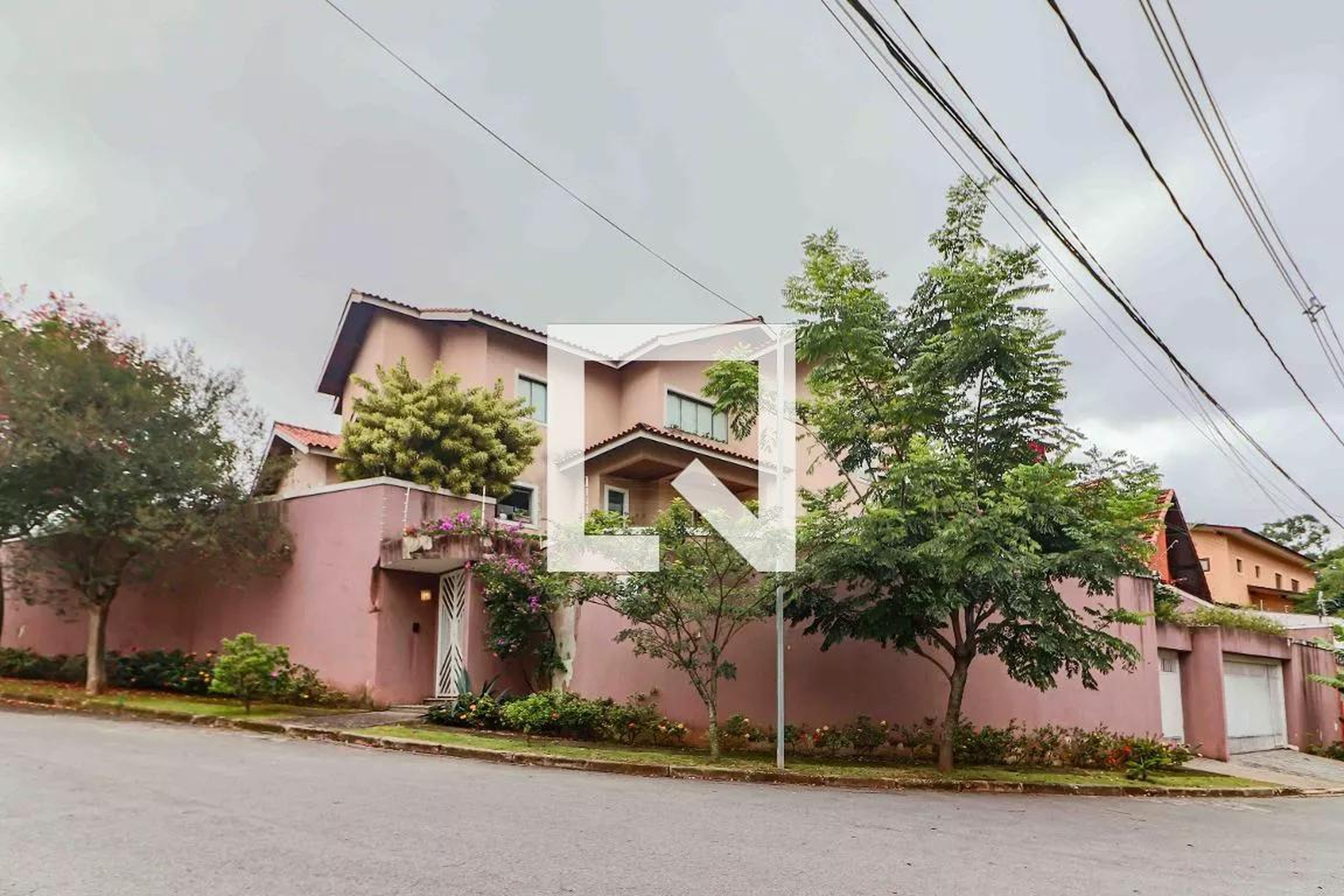 Fachada Condomínio em Rua Macadâmia, 142