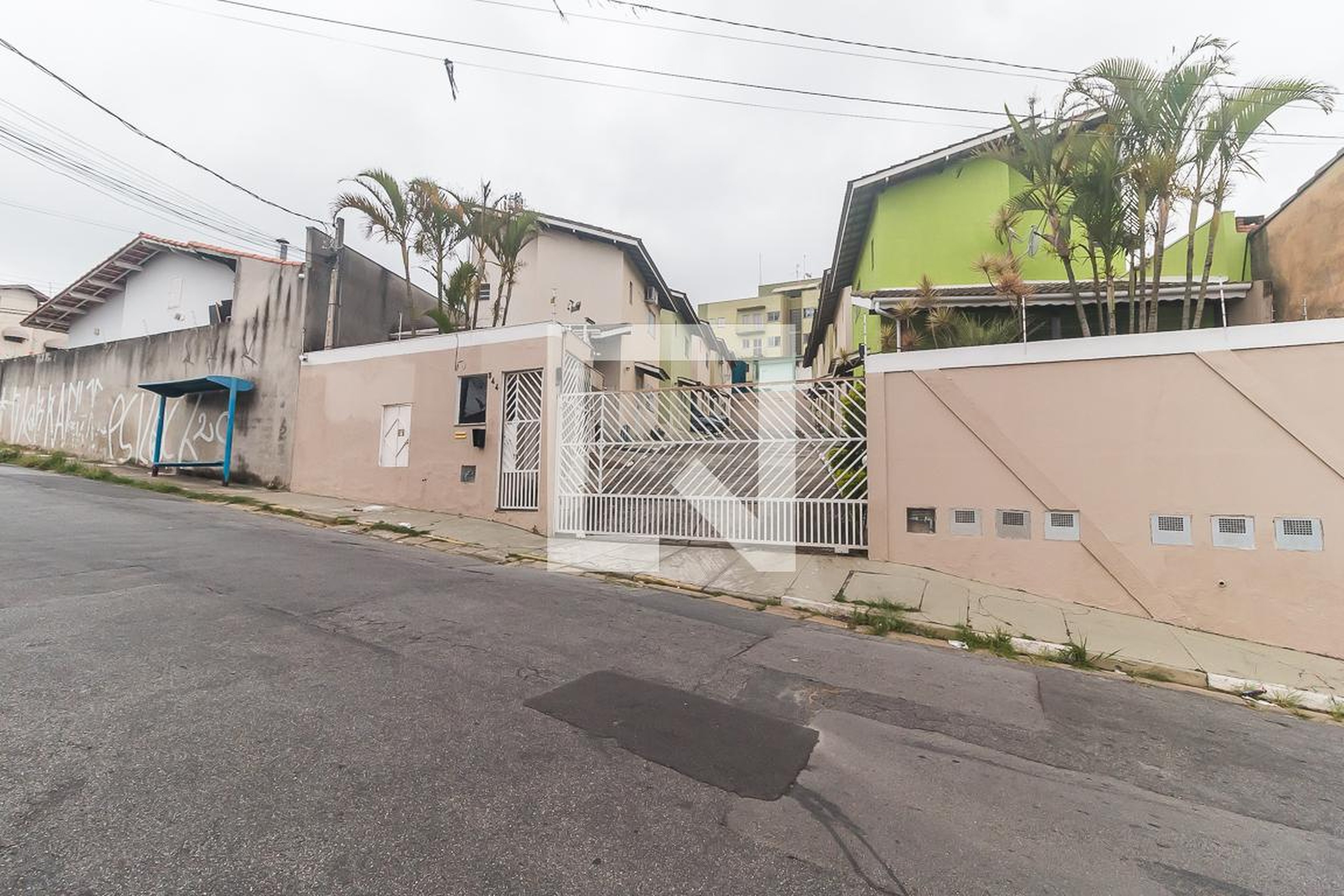 Fachada Condomínio em Rua João Kopke, 344