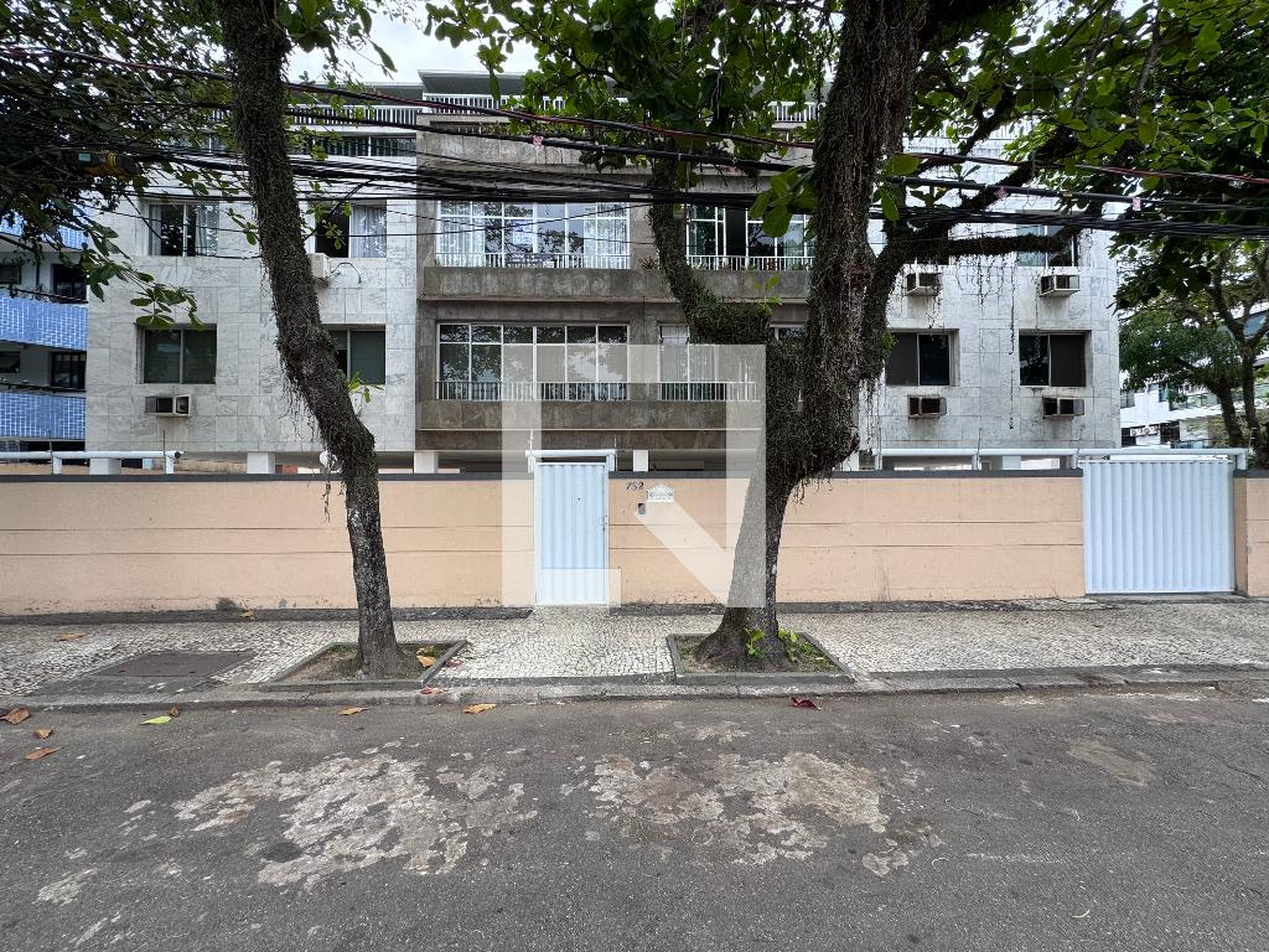 Fachada Condomínio em Rua Guilherme Baptista, 782