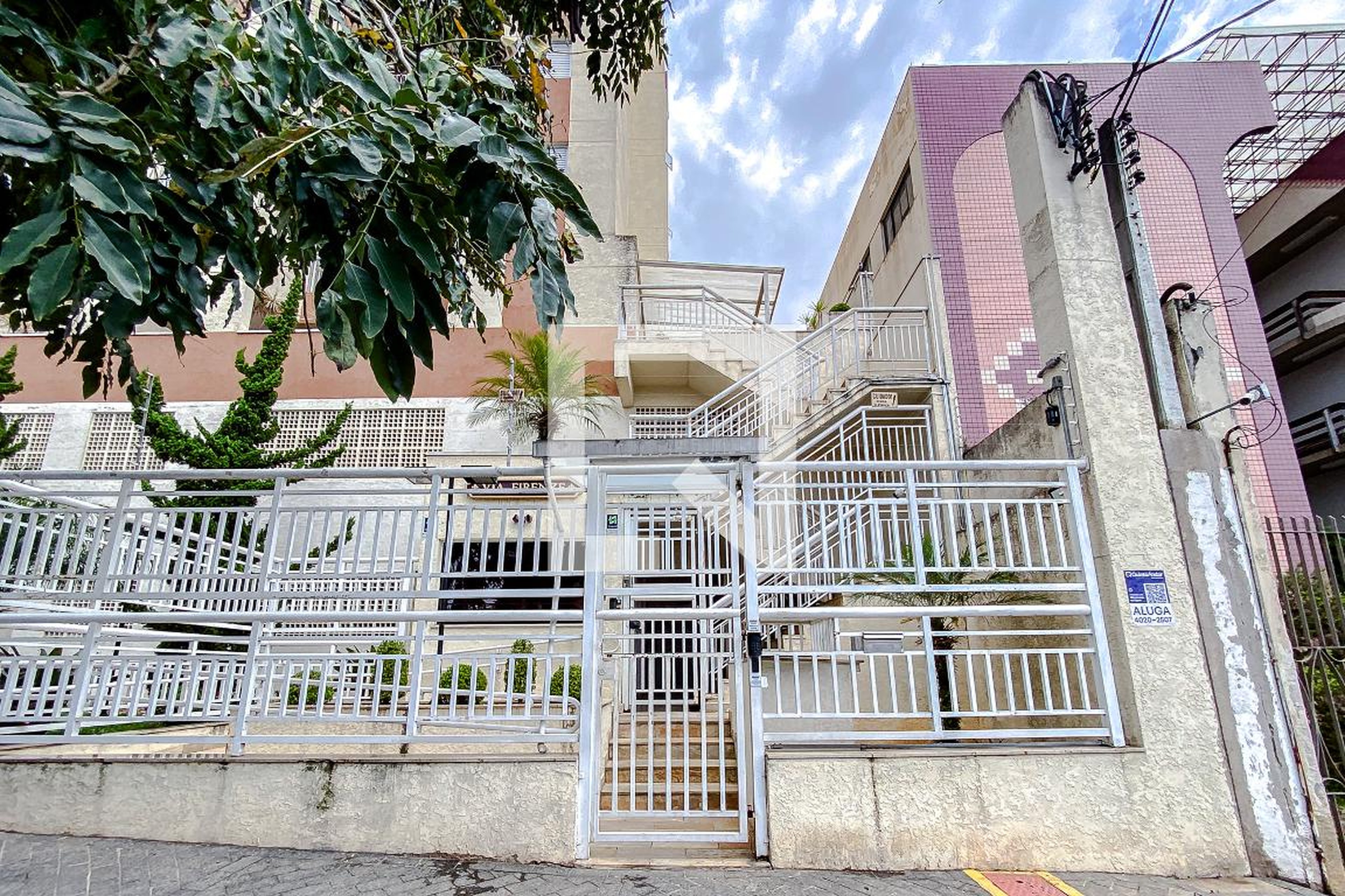 Fachada Condomínio em Rua Coronel Joviniano Brandão, 420