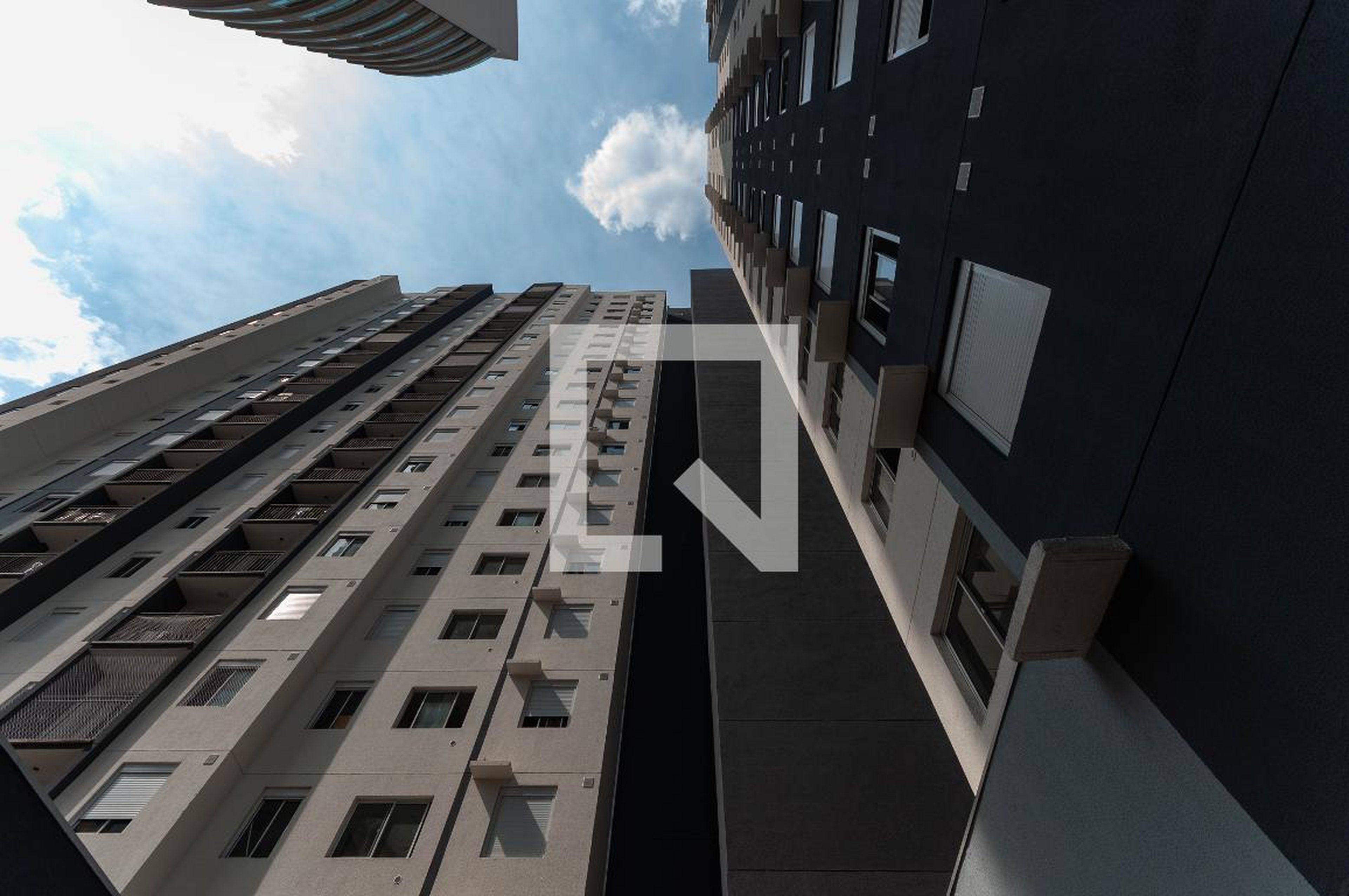 Fachada Condomínio em Rua Olímpia de Almeida Prado, 56