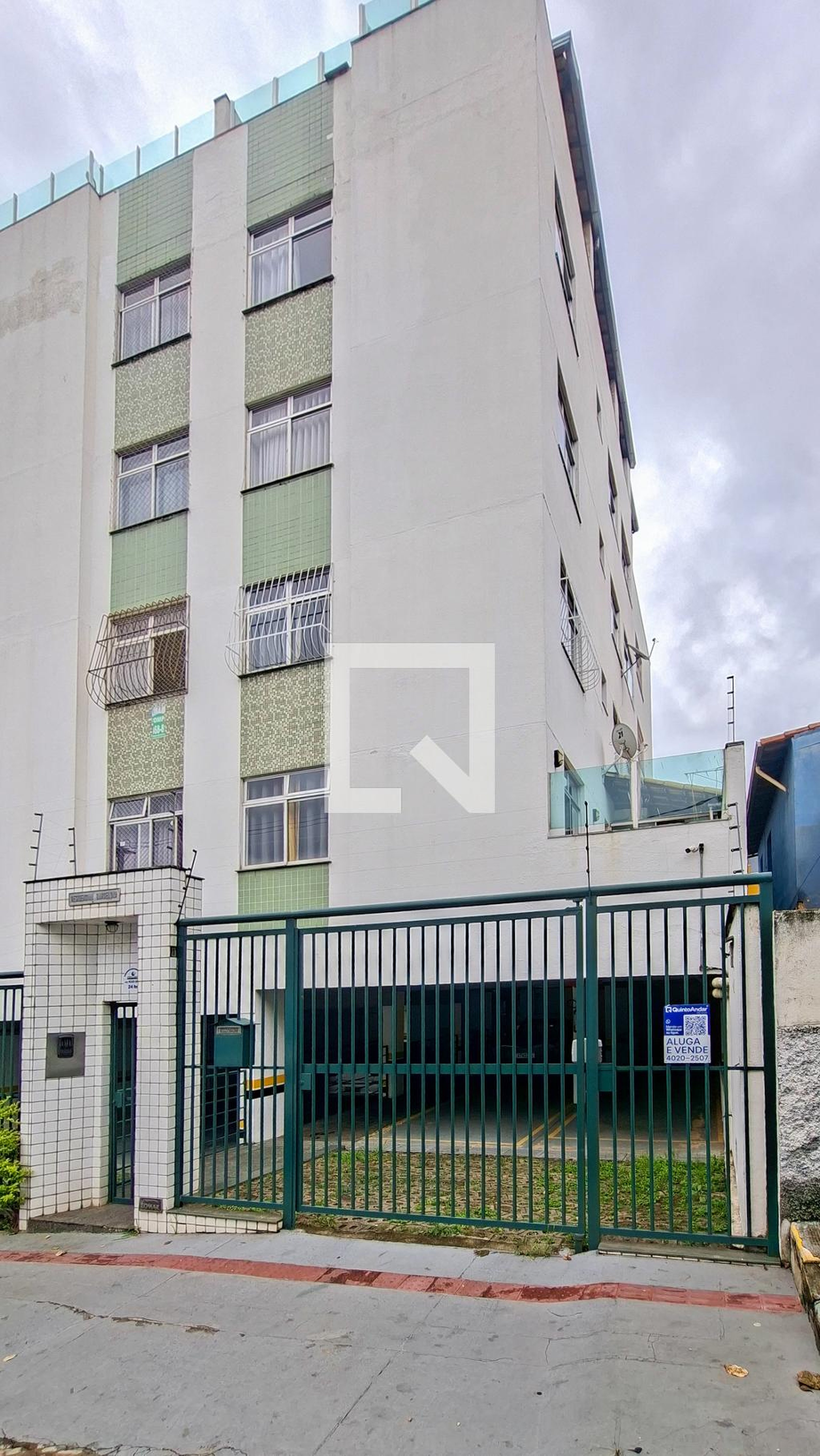 Fachada Condomínio em Rua Lídia de Melo, 55