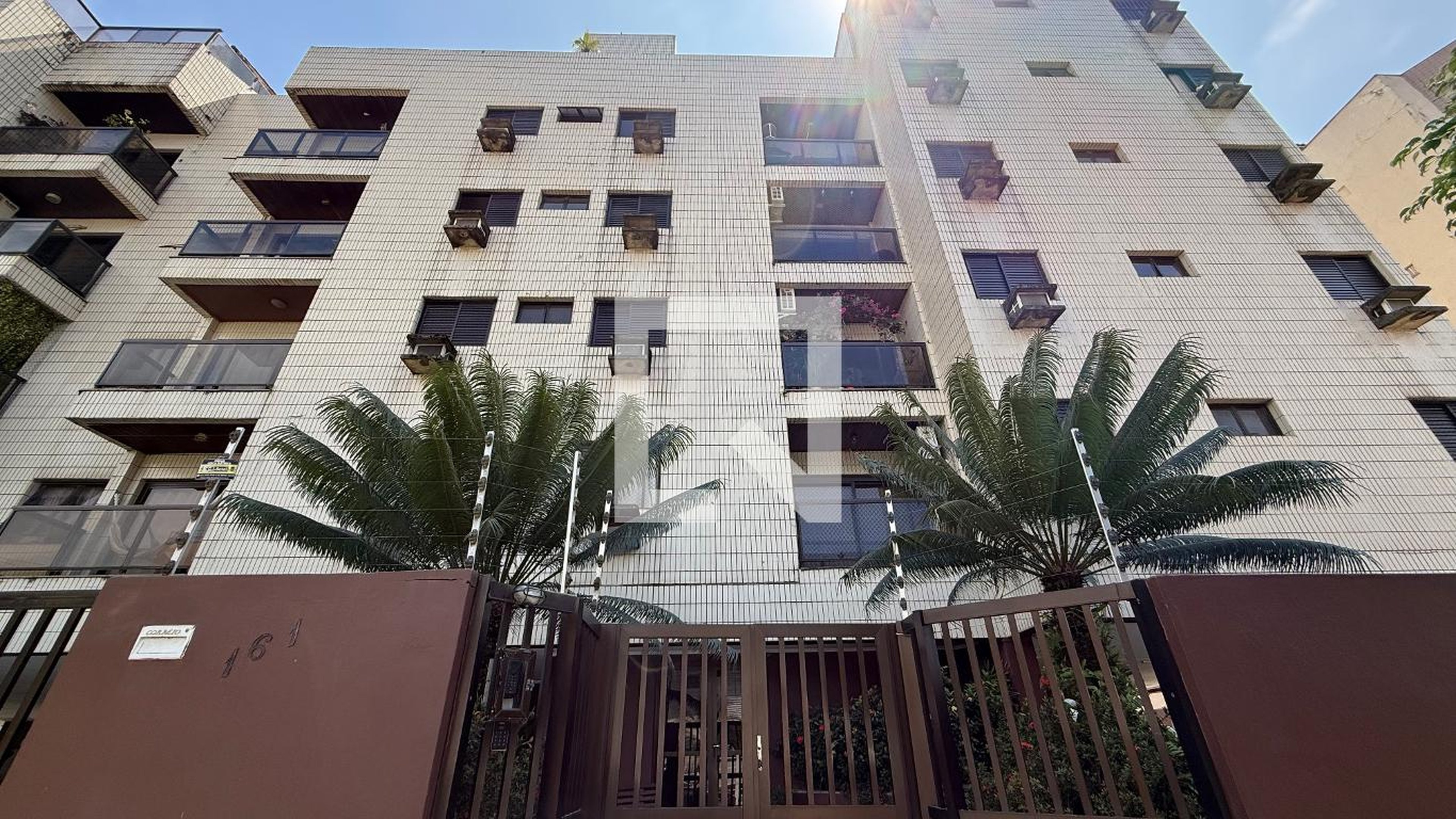 Fachada Condomínio em Rua Flávio Humberto Ribizi, 61