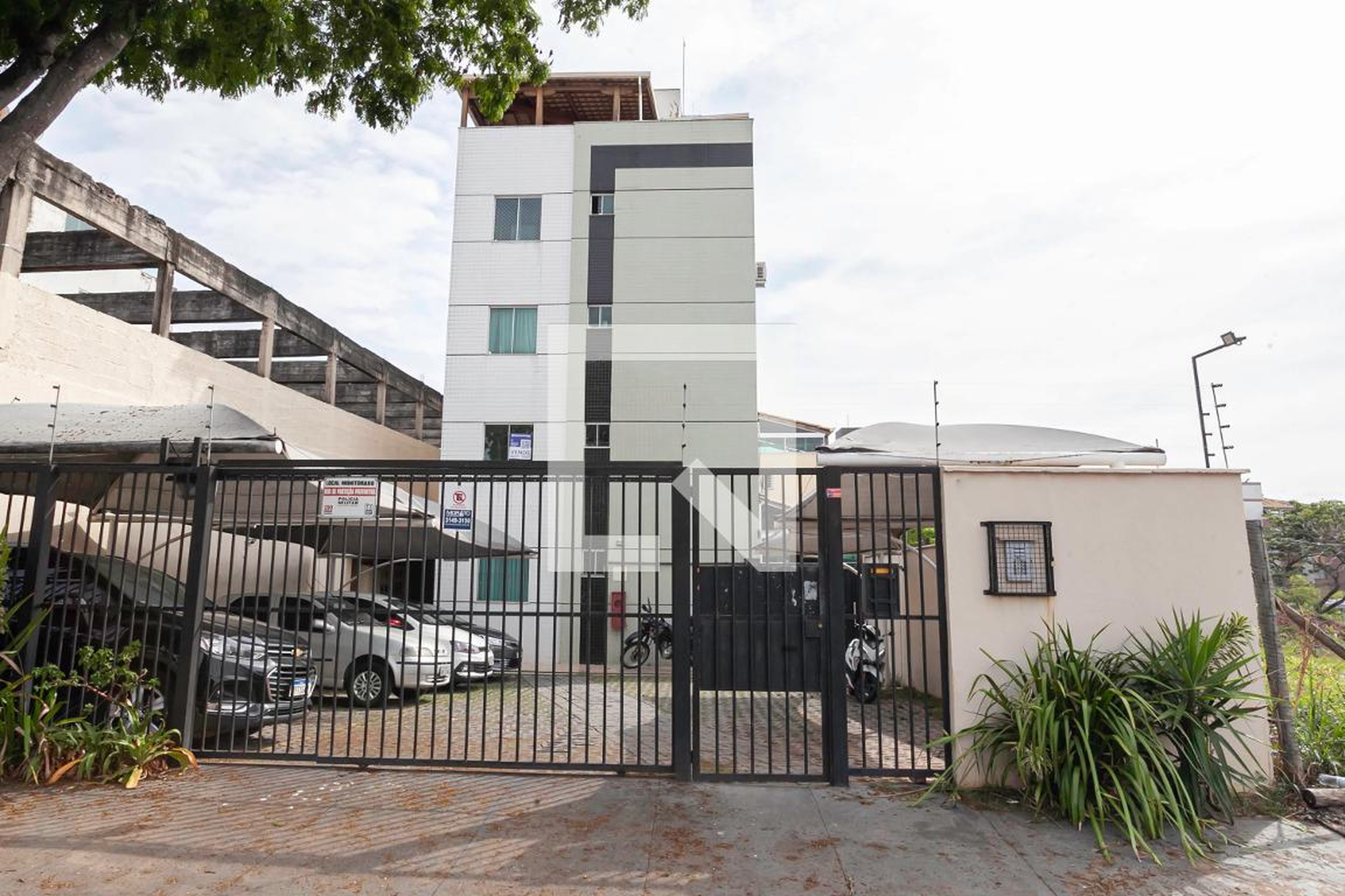 Fachada Condomínio em Alameda dos Sabiás, 456