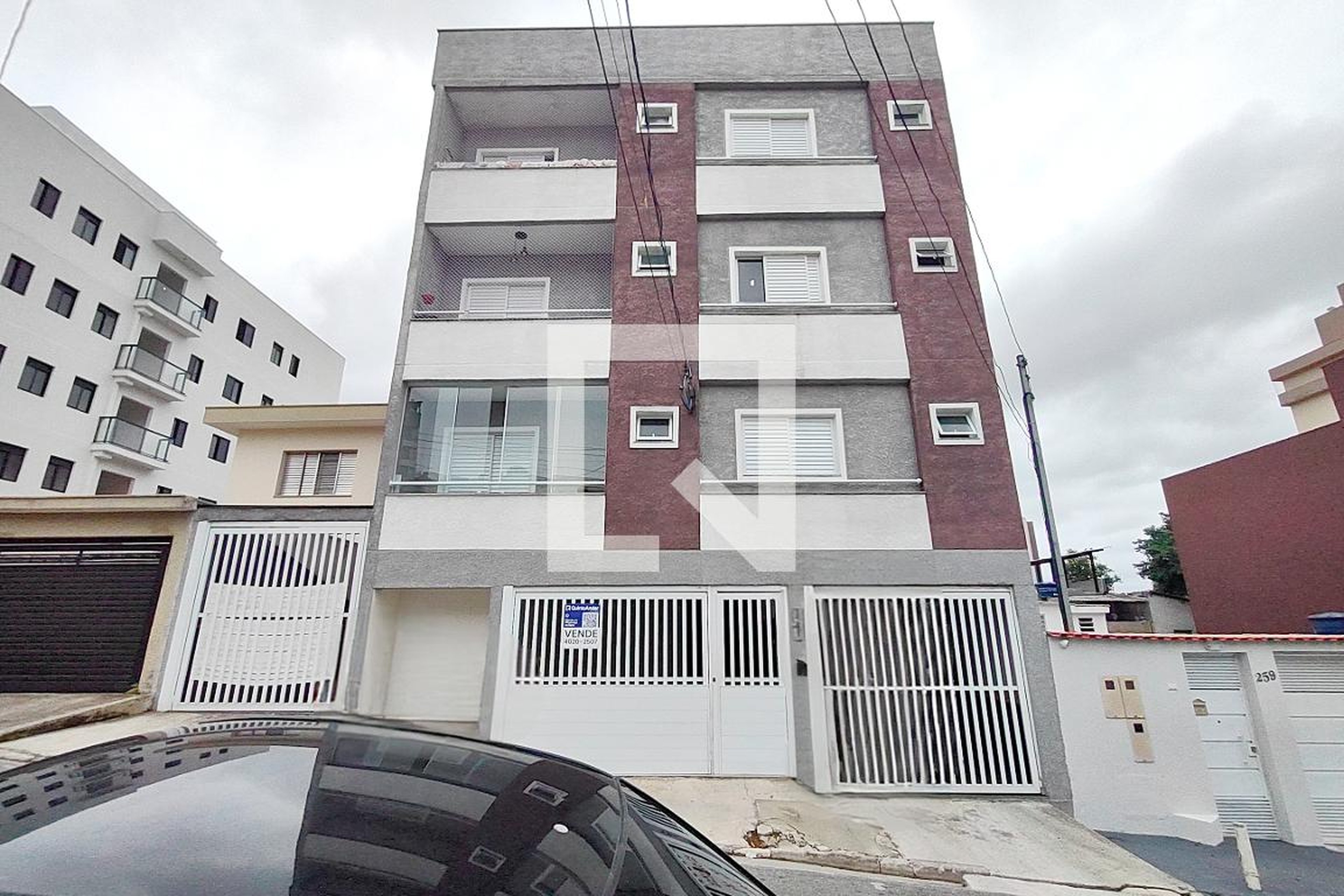 Fachada Condomínio em Rua Frieda, 241