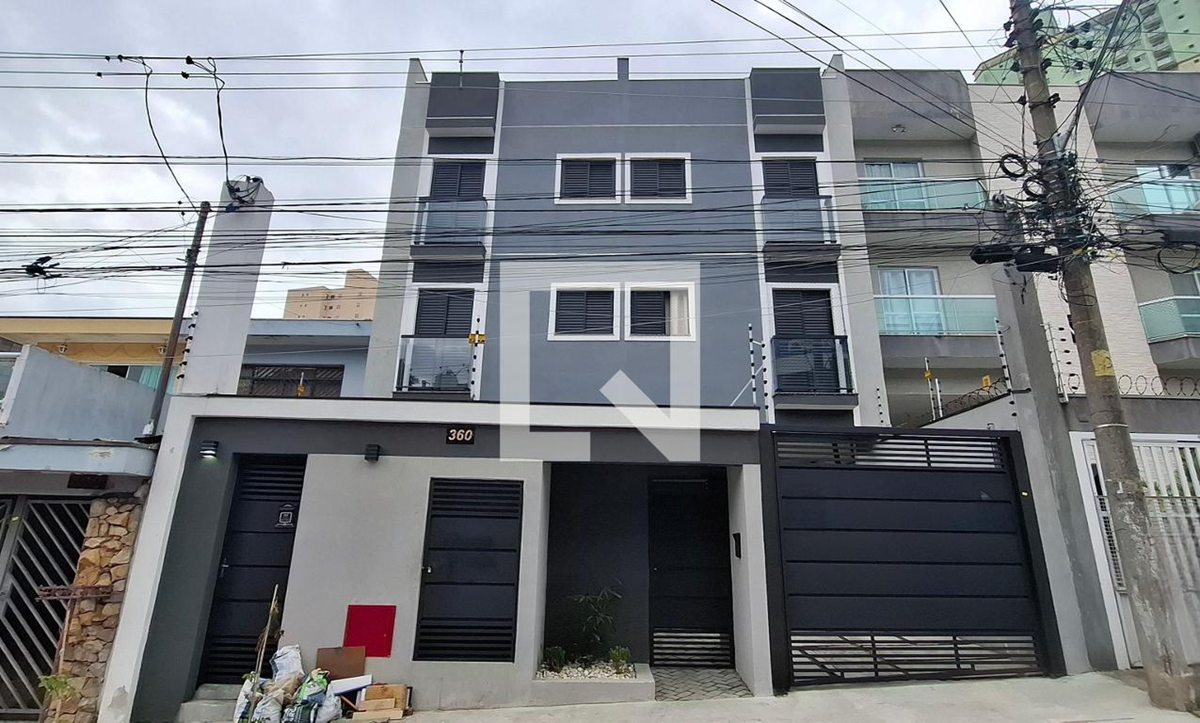 Fachada Condomínio em Rua Grã-Bretanha, 360