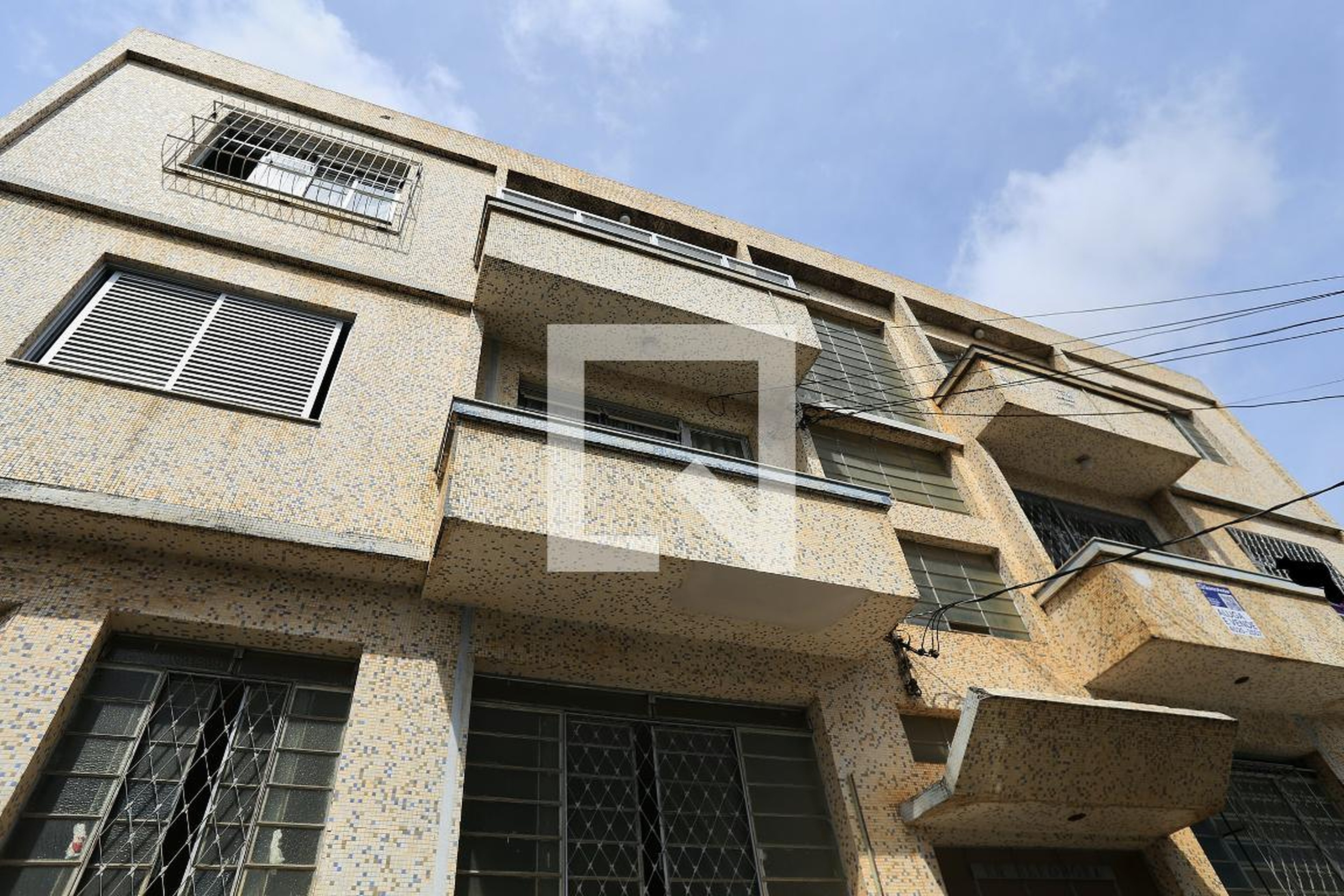 Fachada Condomínio em Rua Ipê, 281