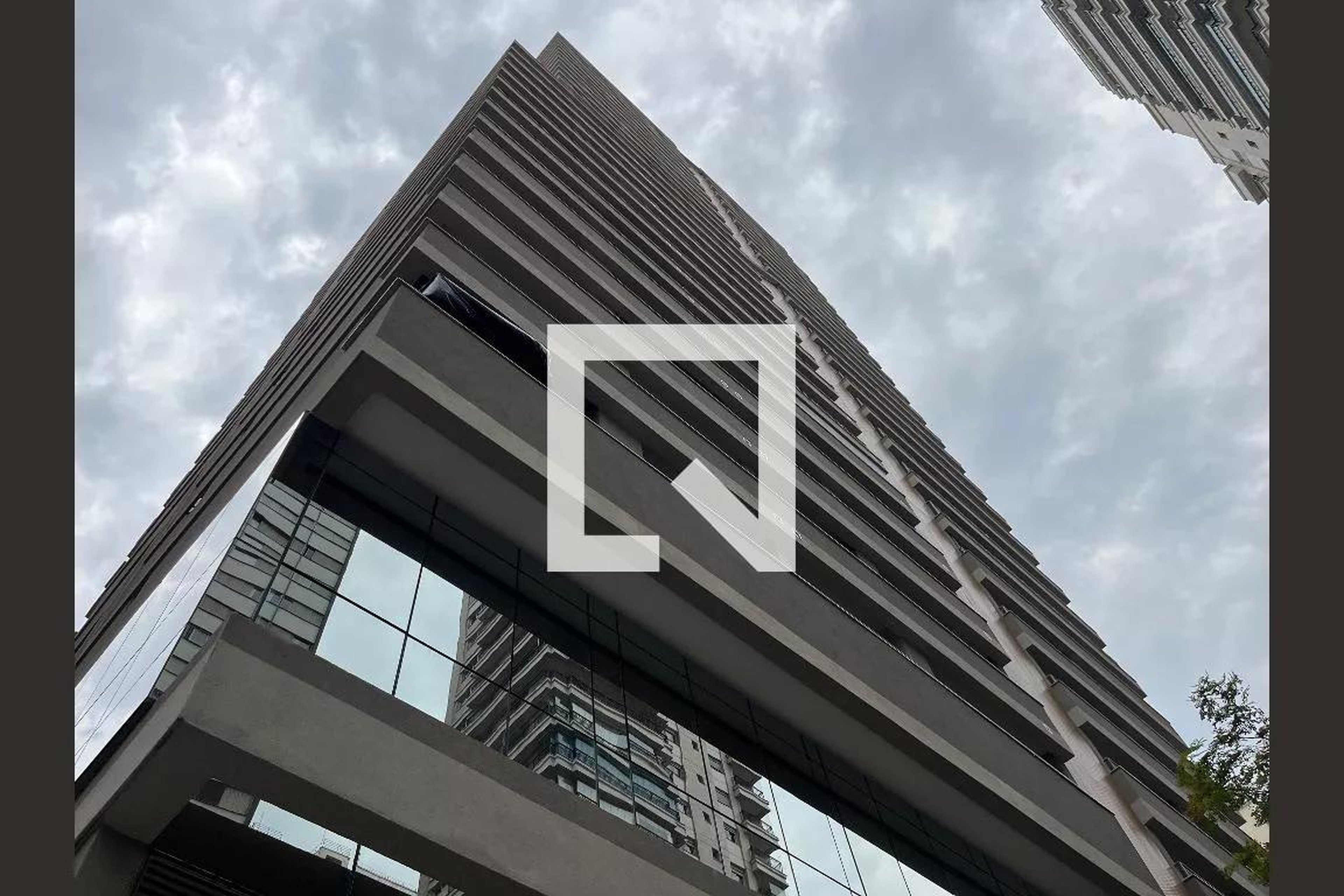 Fachada Condomínio em Rua Doutor Homem de Melo, 370