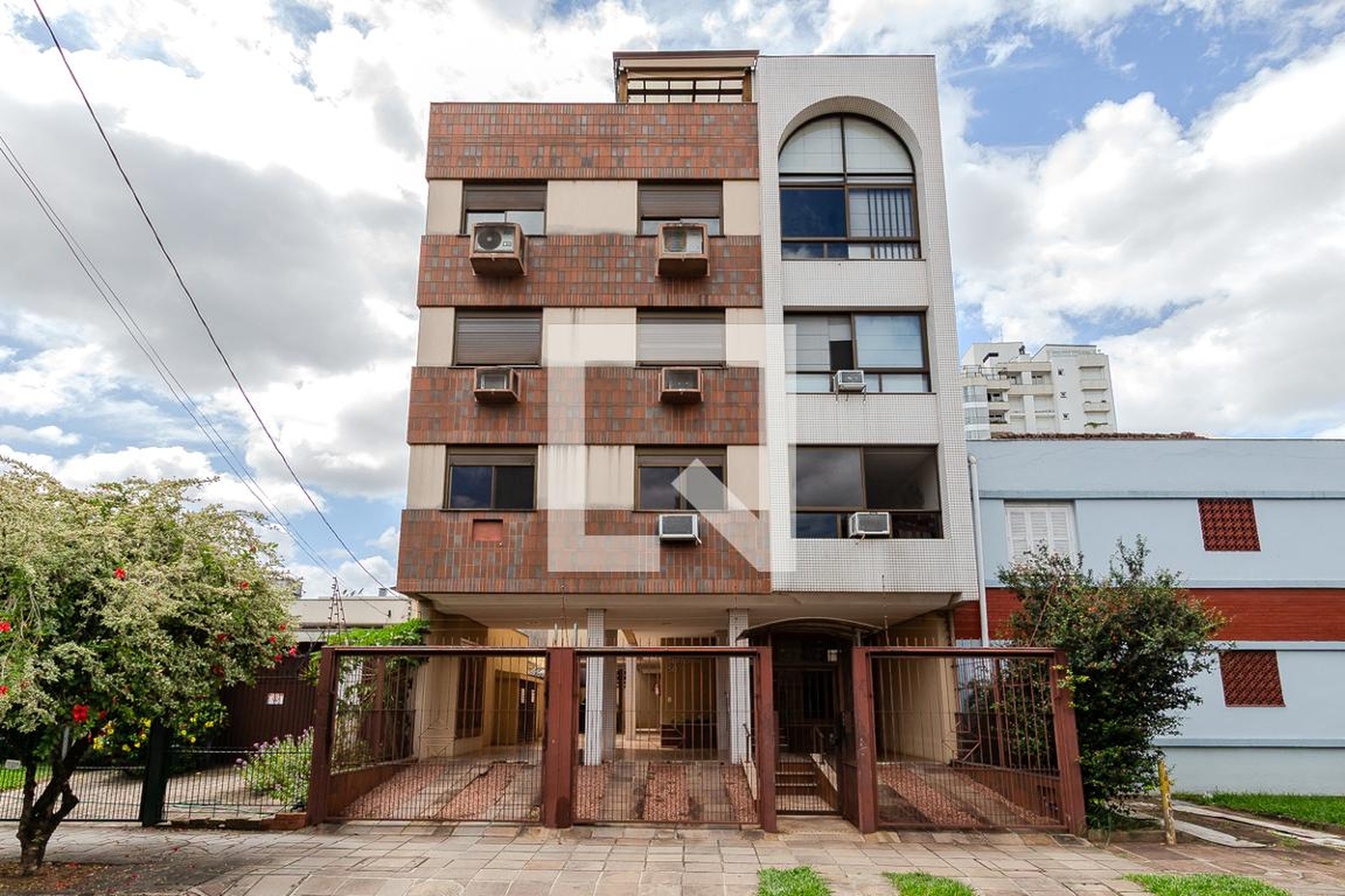 Fachada Condomínio em Rua Rafael Saadi, 50