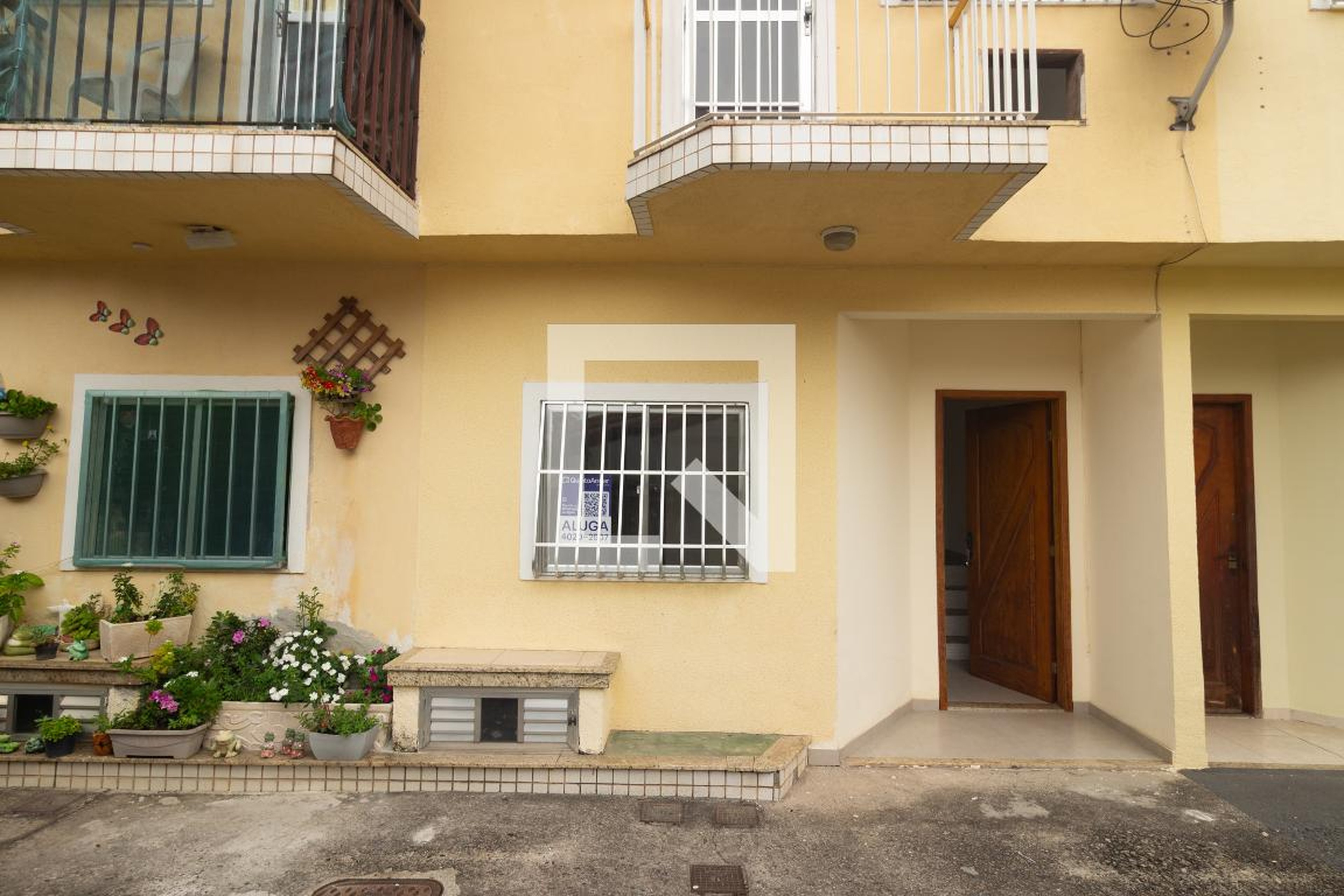 Fachada Condomínio em Rua Macedo Coimbra, 598