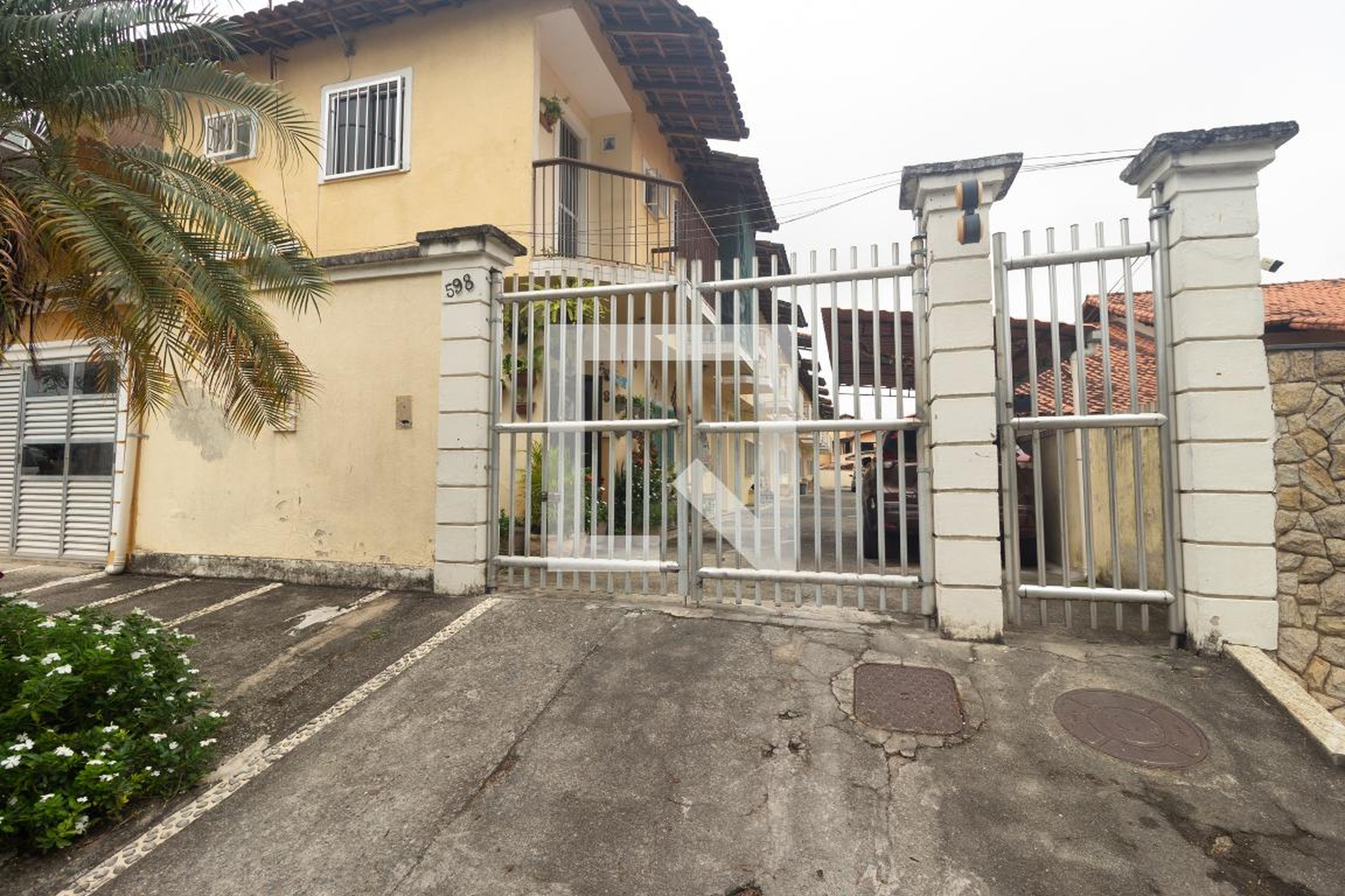 Fachada do condomínio Condomínio em Rua Macedo Coimbra, 598