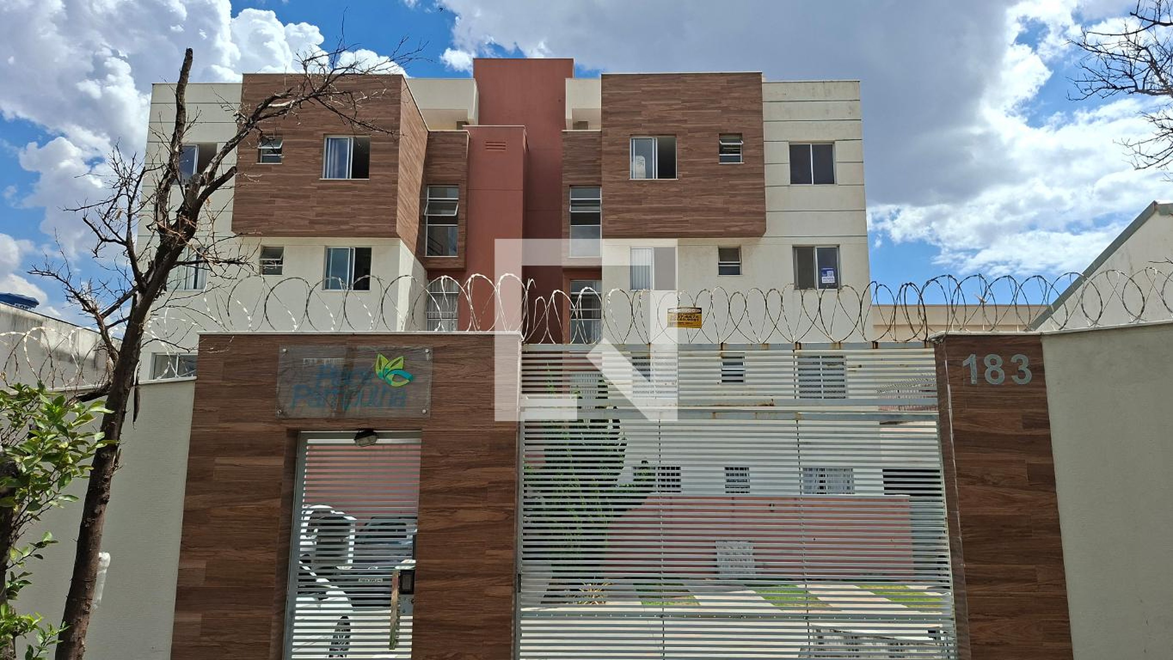 fachada Condomínio em Rua Manoel Eustáquio, 183