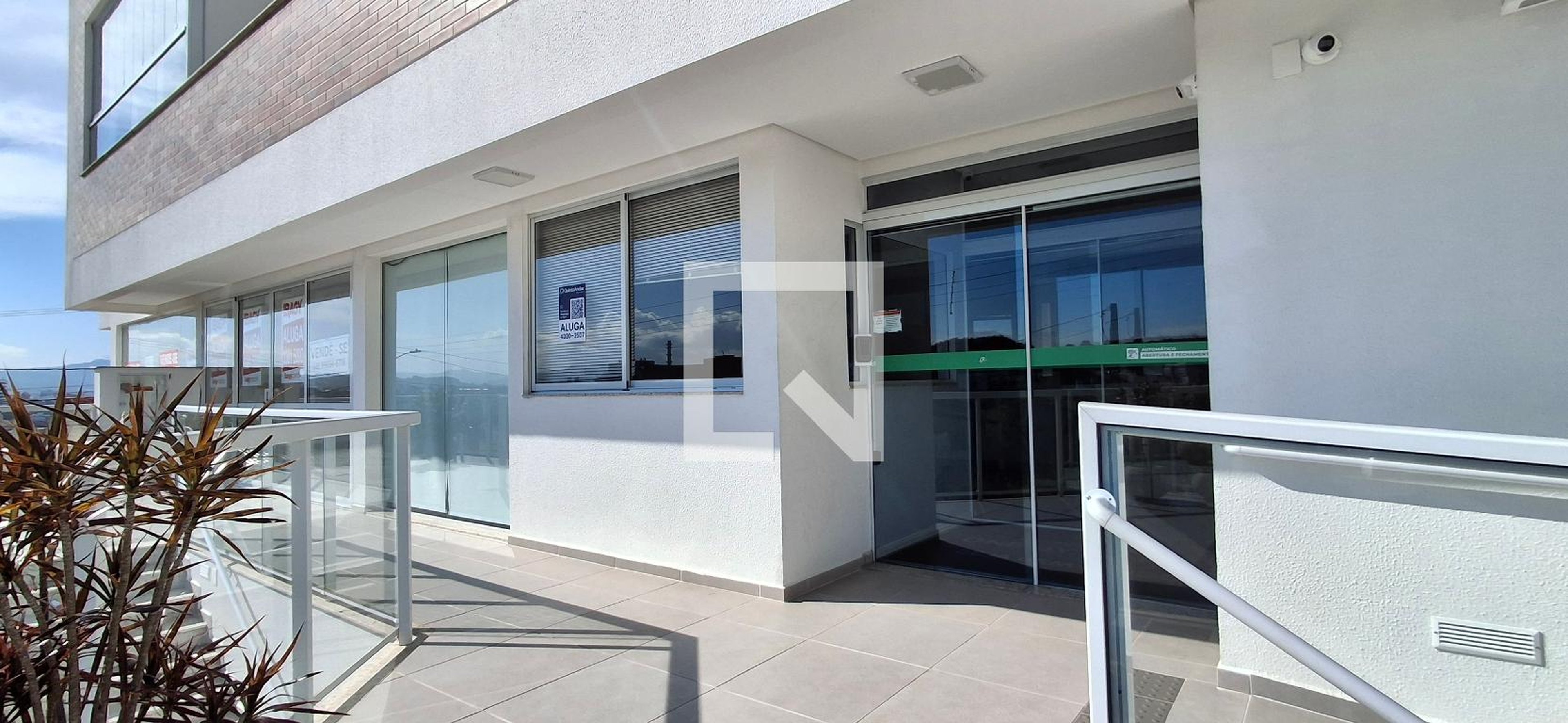 Fachada Condomínio em Rua Poeta Francisco Machado de Souza, 275