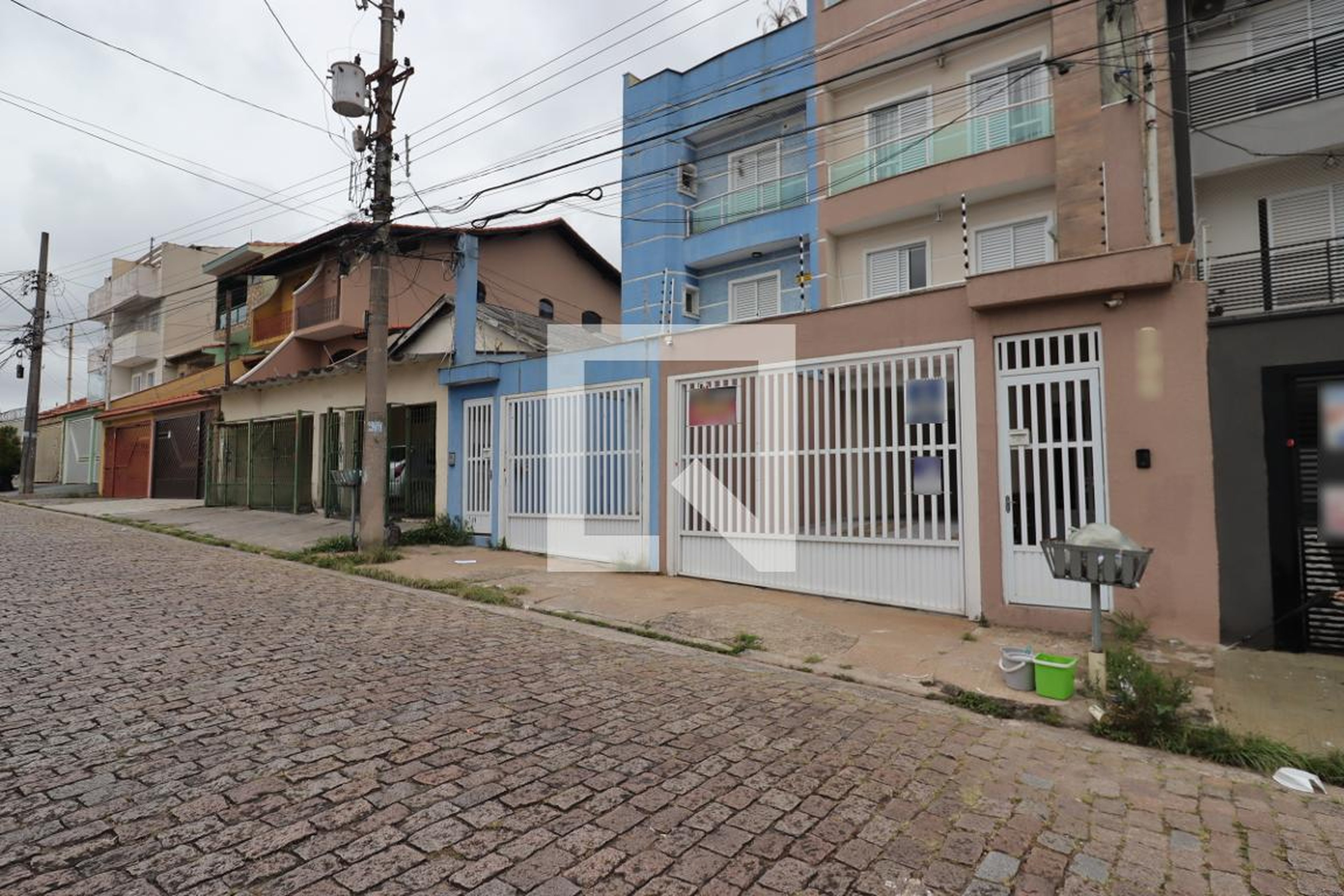 Fachada Condomínio em Rua Cabrália, 306