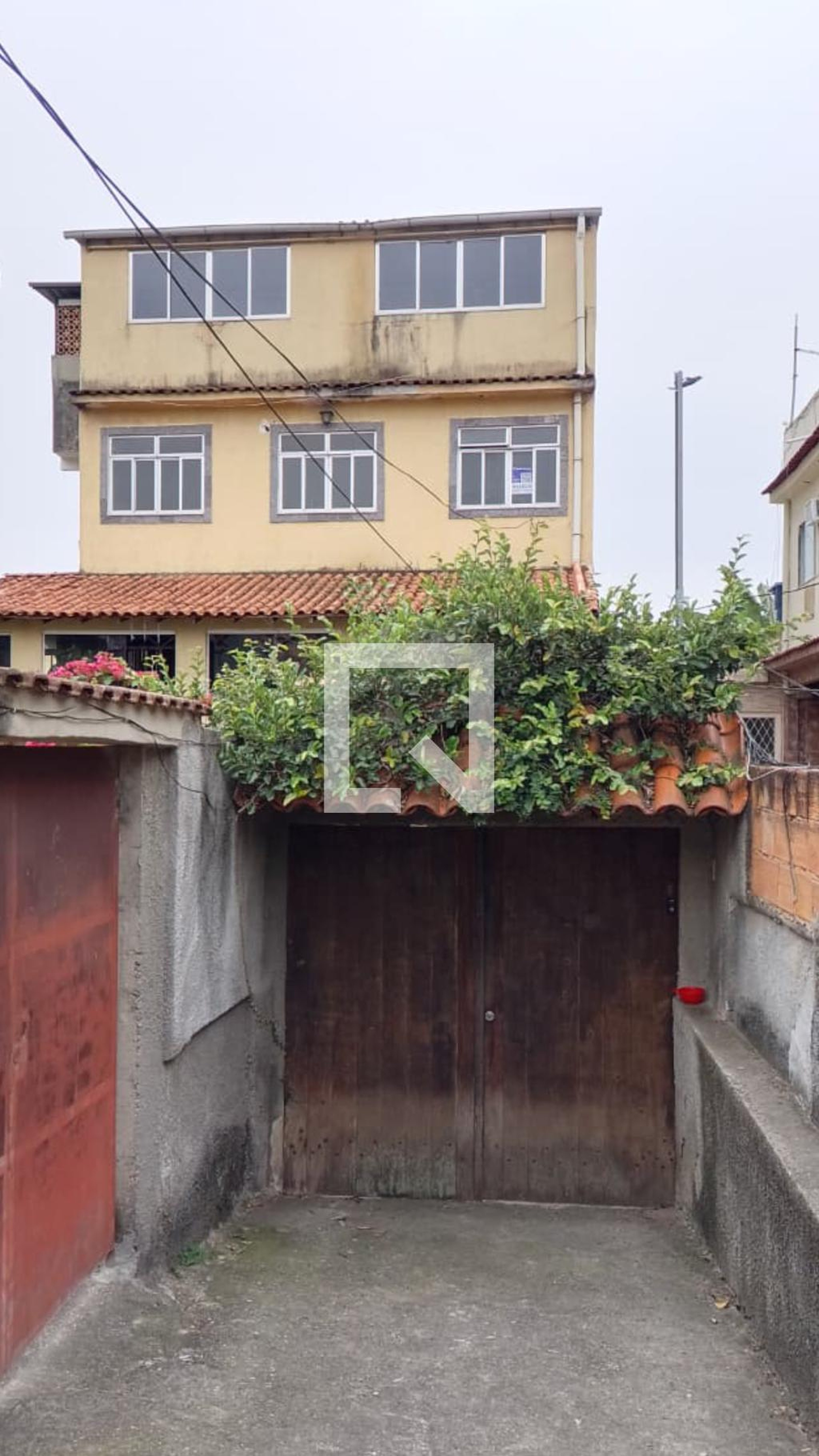 Fachada Condomínio em Rua Guarapes, 201