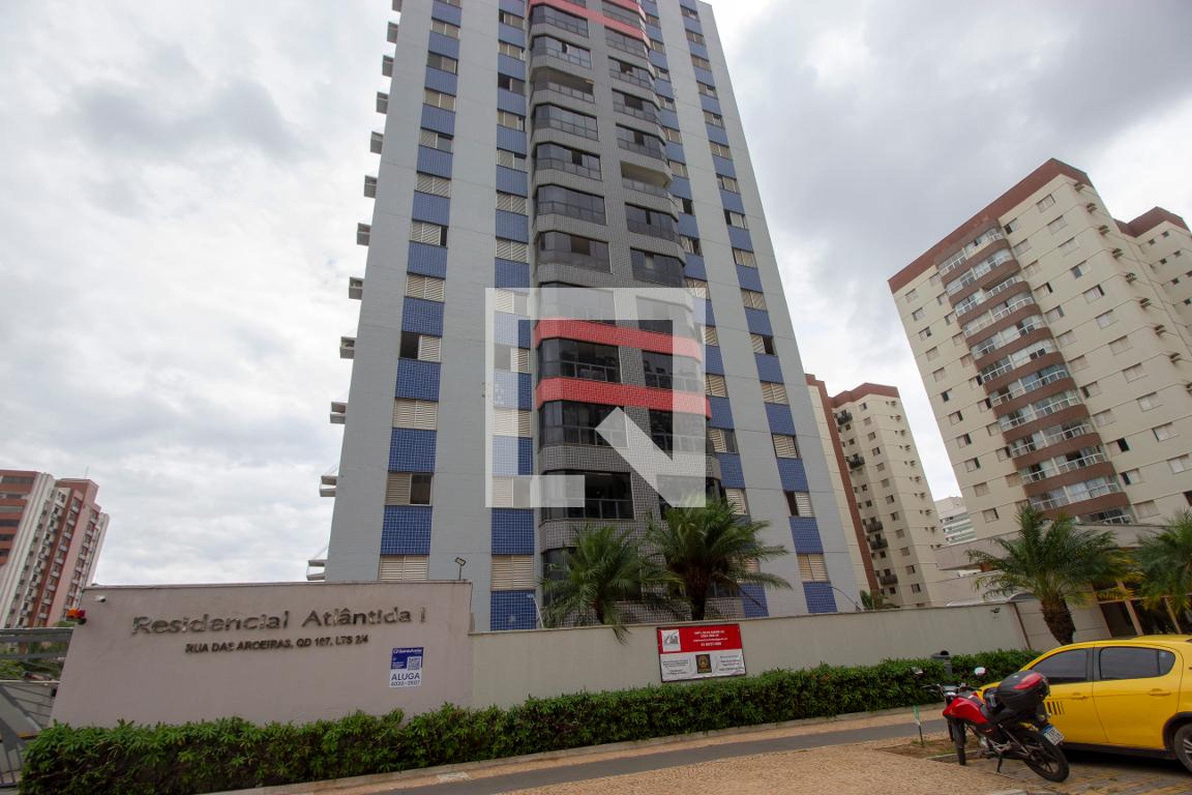 Fachada Condomínio em Rua das Aroeiras Quadra 107, 4