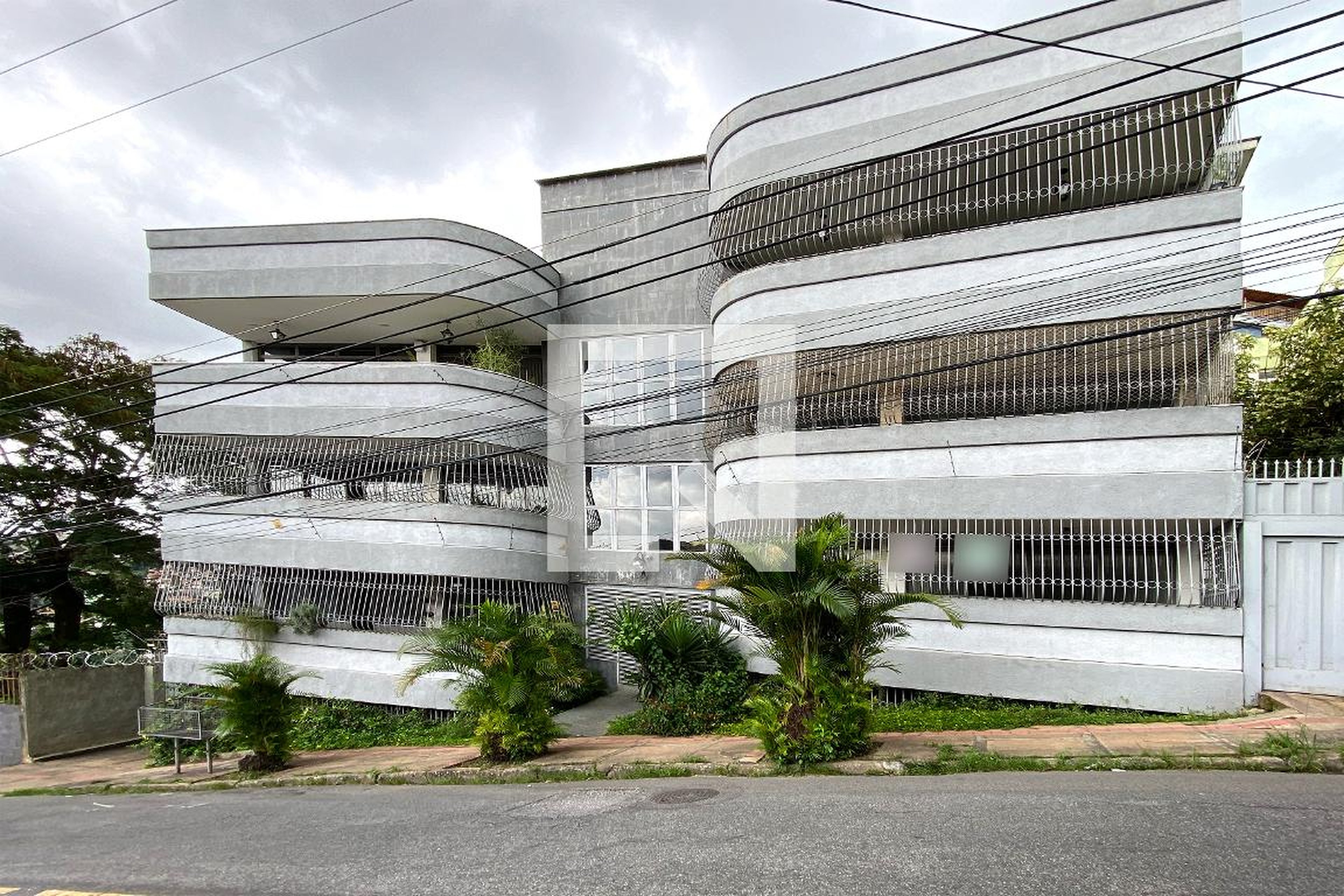 Fachada Condomínio em Rua Nísio Batista de Oliveira, 508