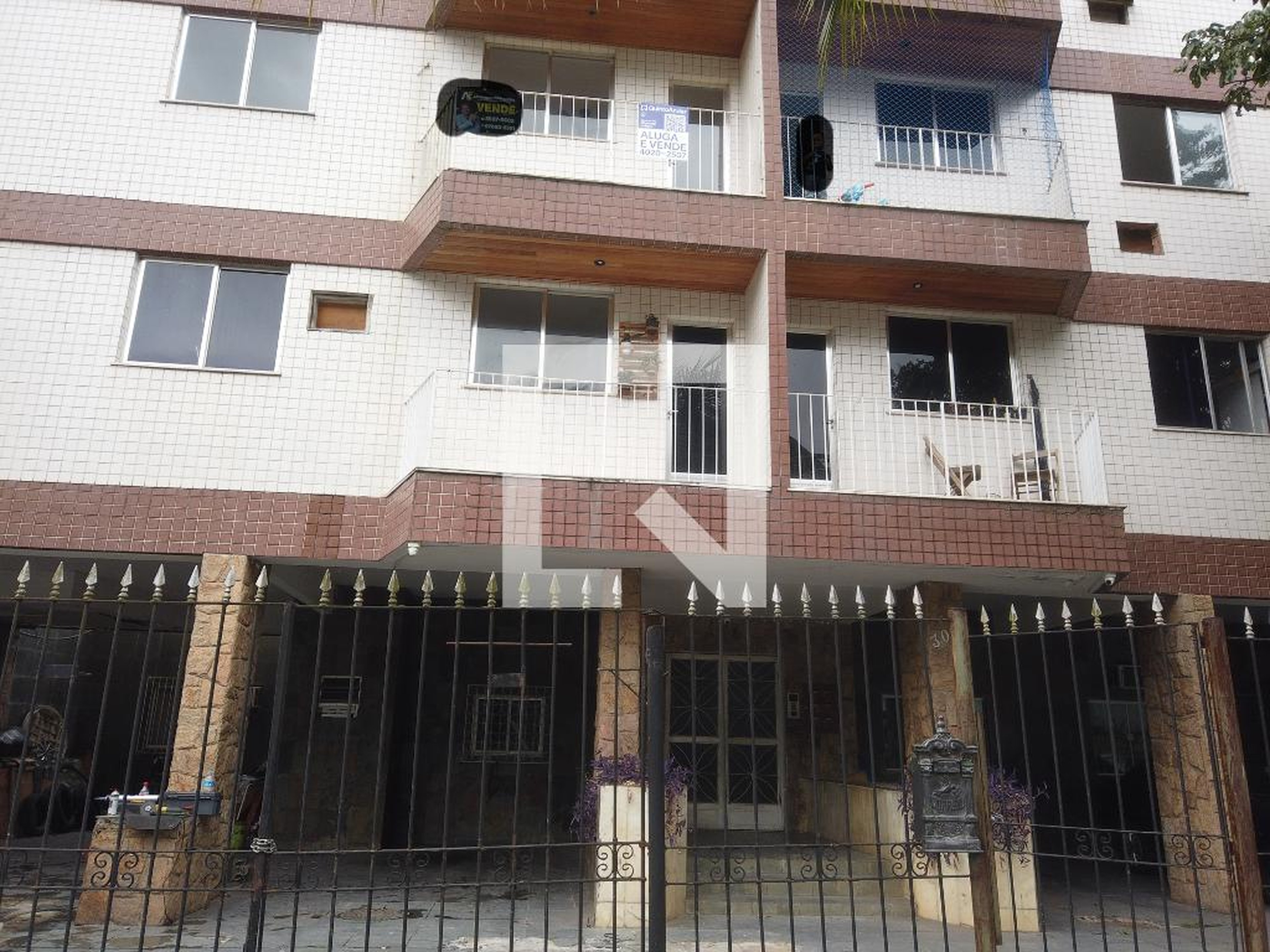 Fachada Condomínio em Estrada do Capenha, 300