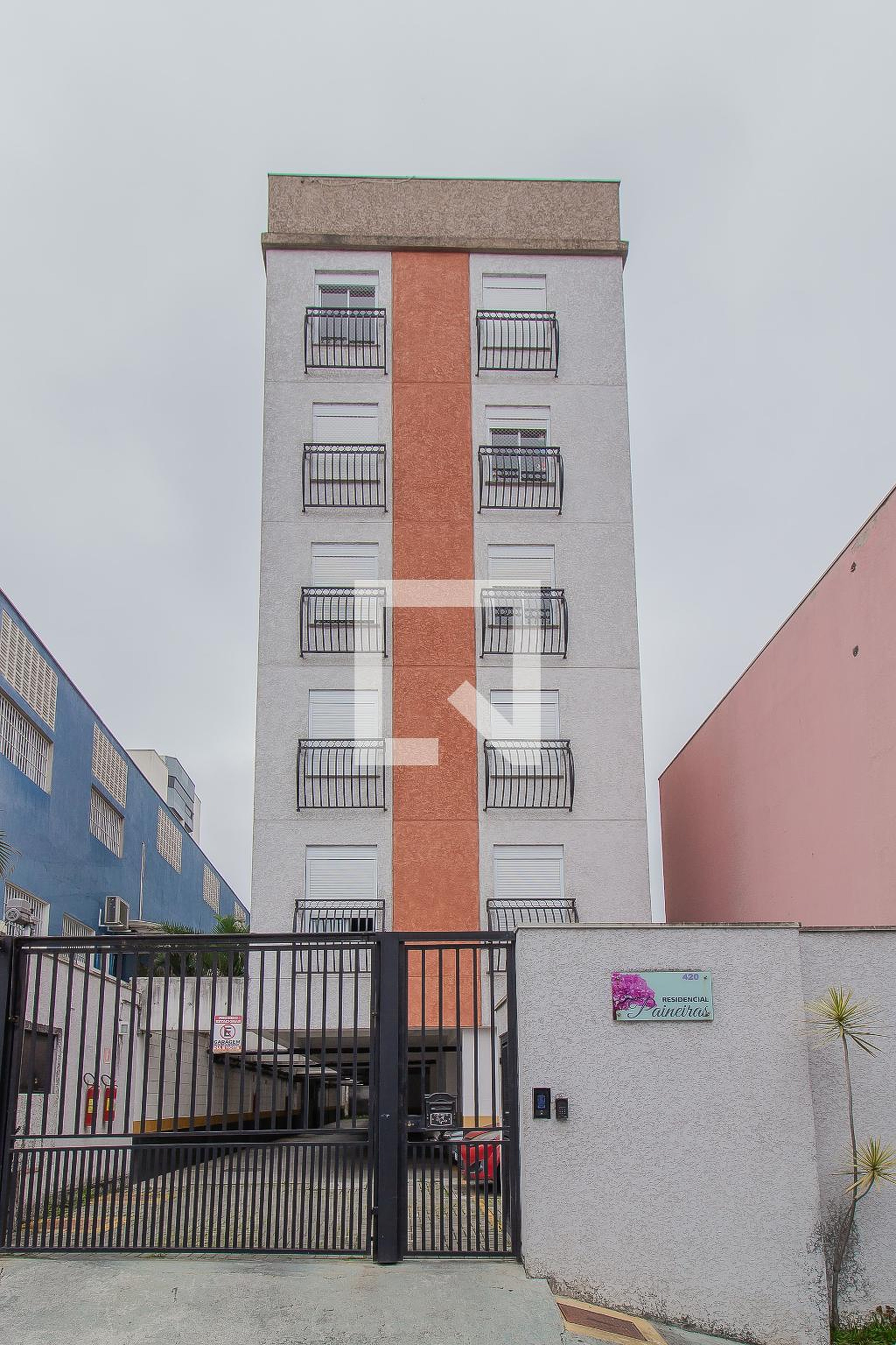 Fachada Condomínio em Rua Álvares Machado, 420