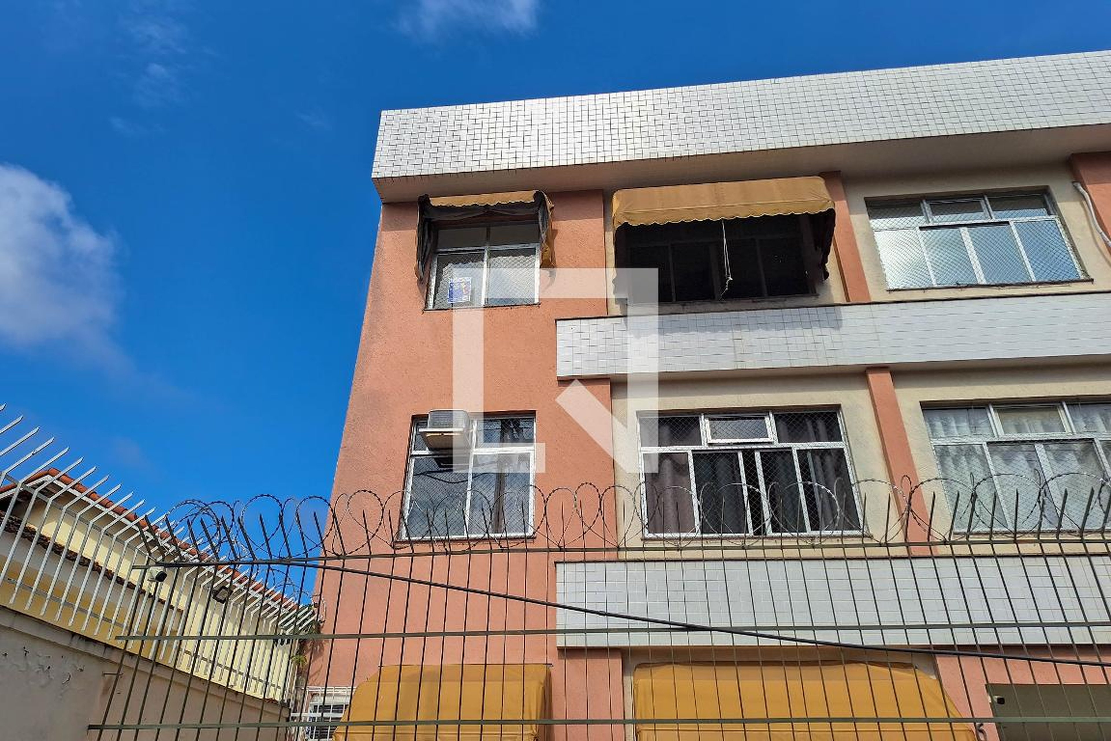 Fachada Condomínio em Rua Clotilde de Oliveira Rodrigues, 46