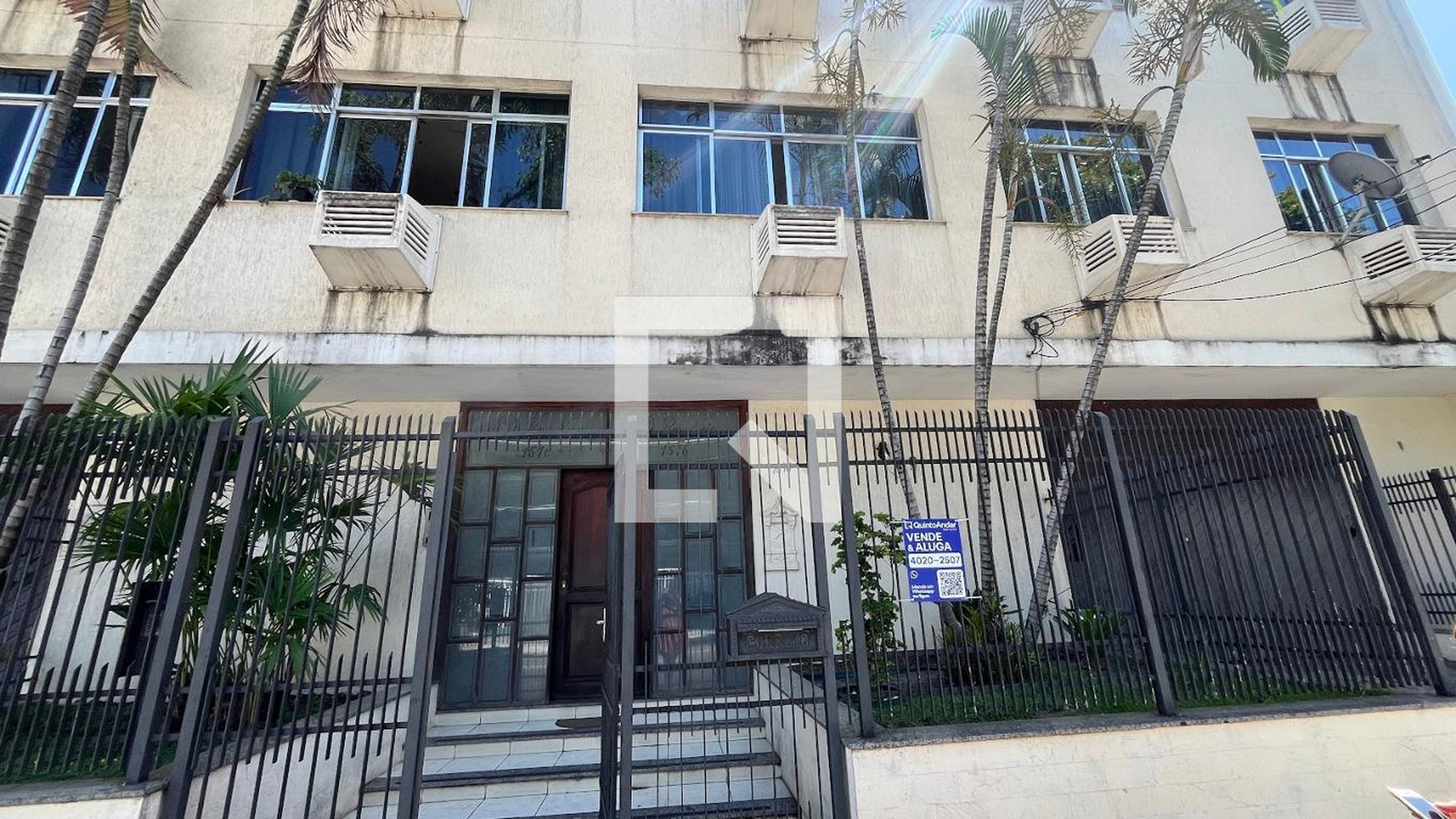 Fachada Condomínio em Rua Cambaúba, 1616