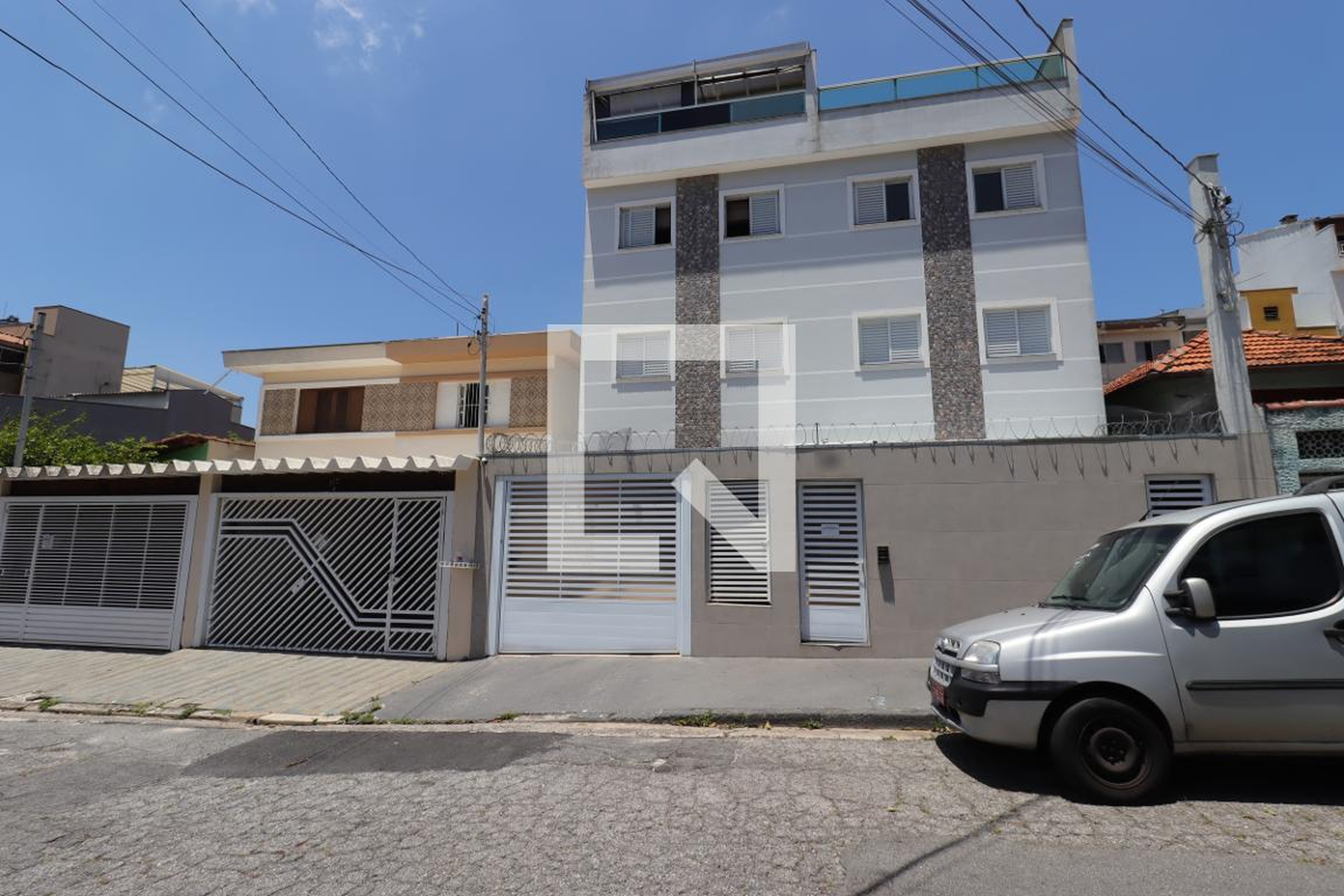 Fachada Condomínio em Rua das Rosas, 125