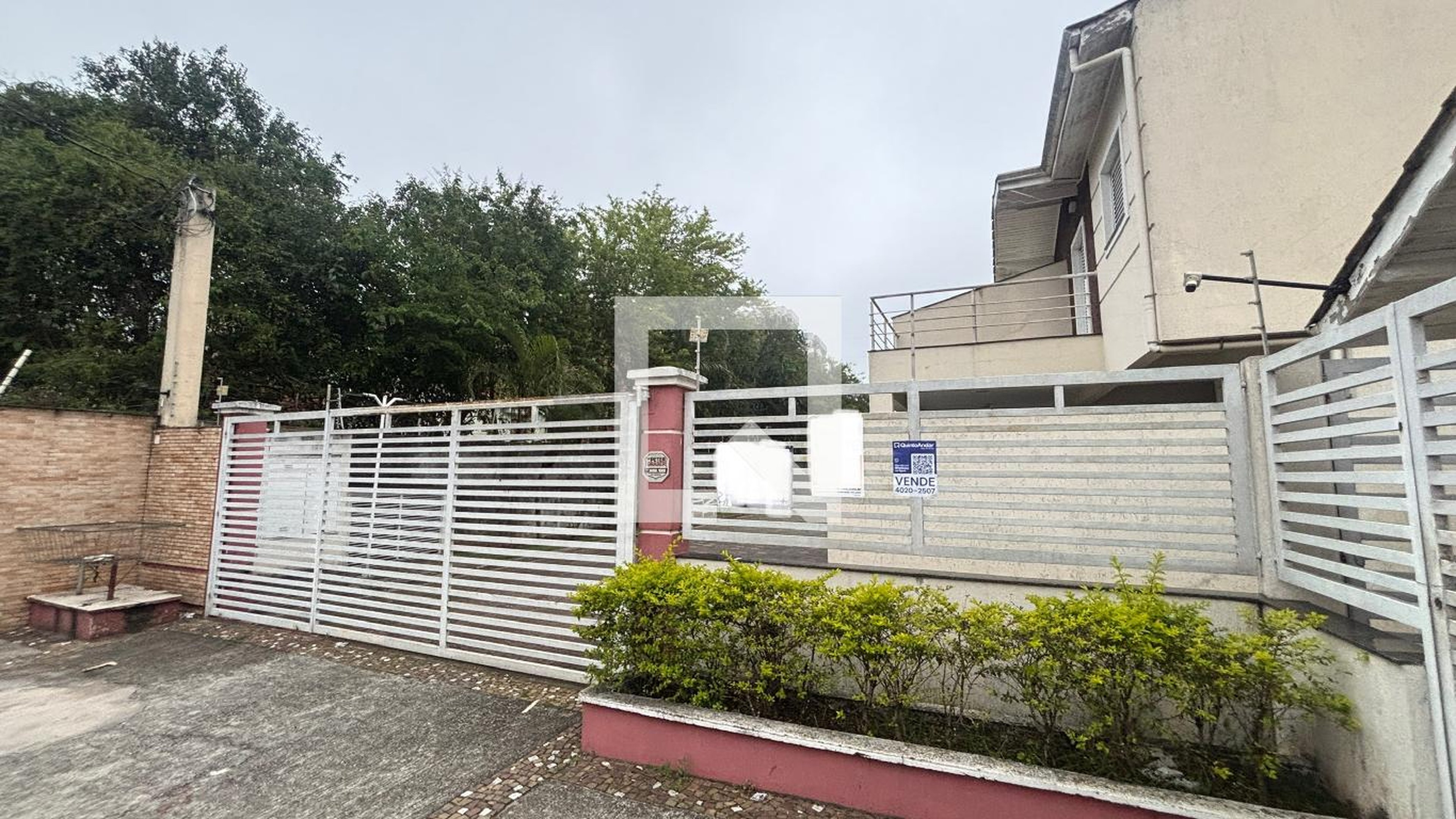 Fachada Condomínio em Rua Paulina Isabel de Queirós, 443