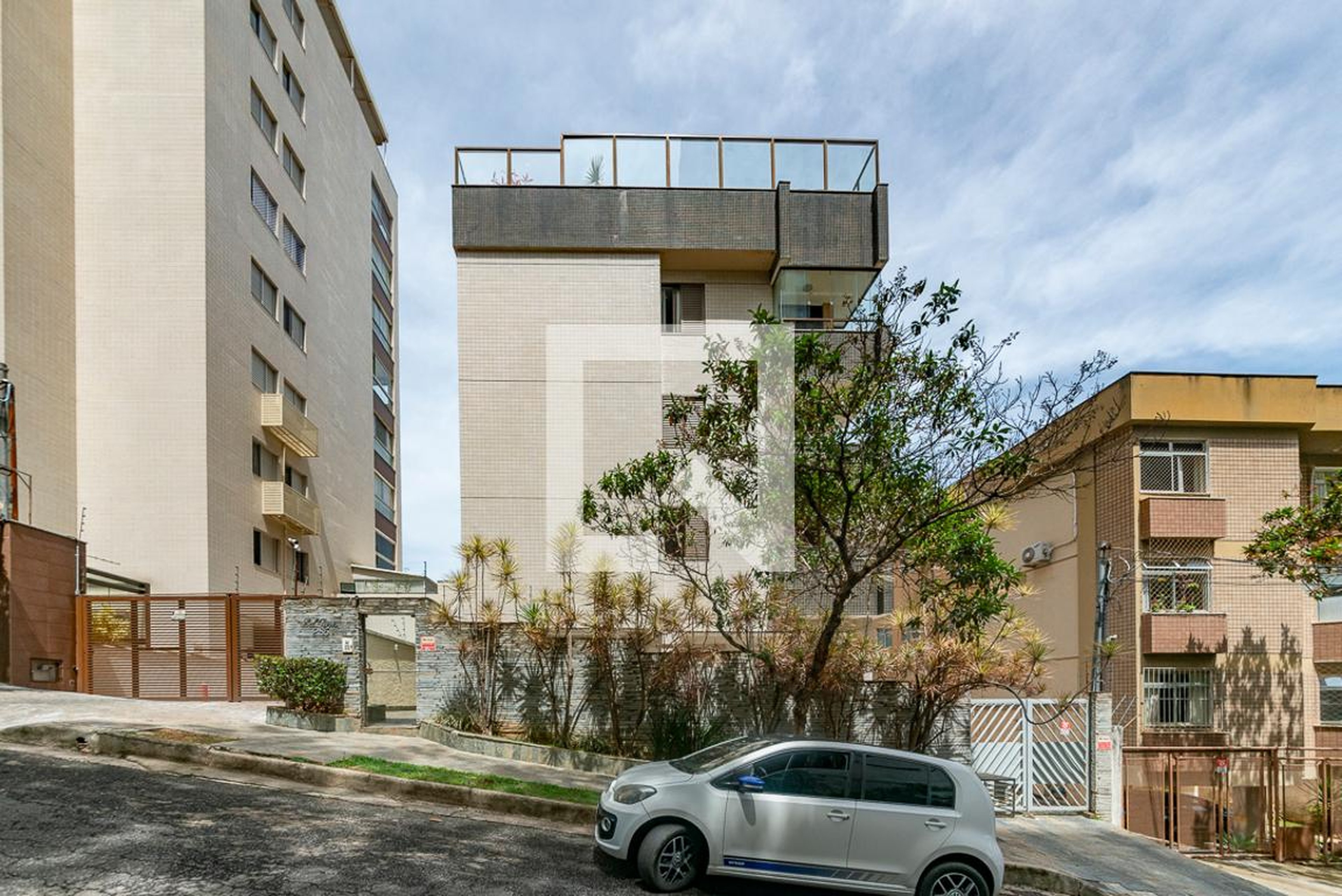 Fachada Condomínio em Rua Fidelis Martins, 285