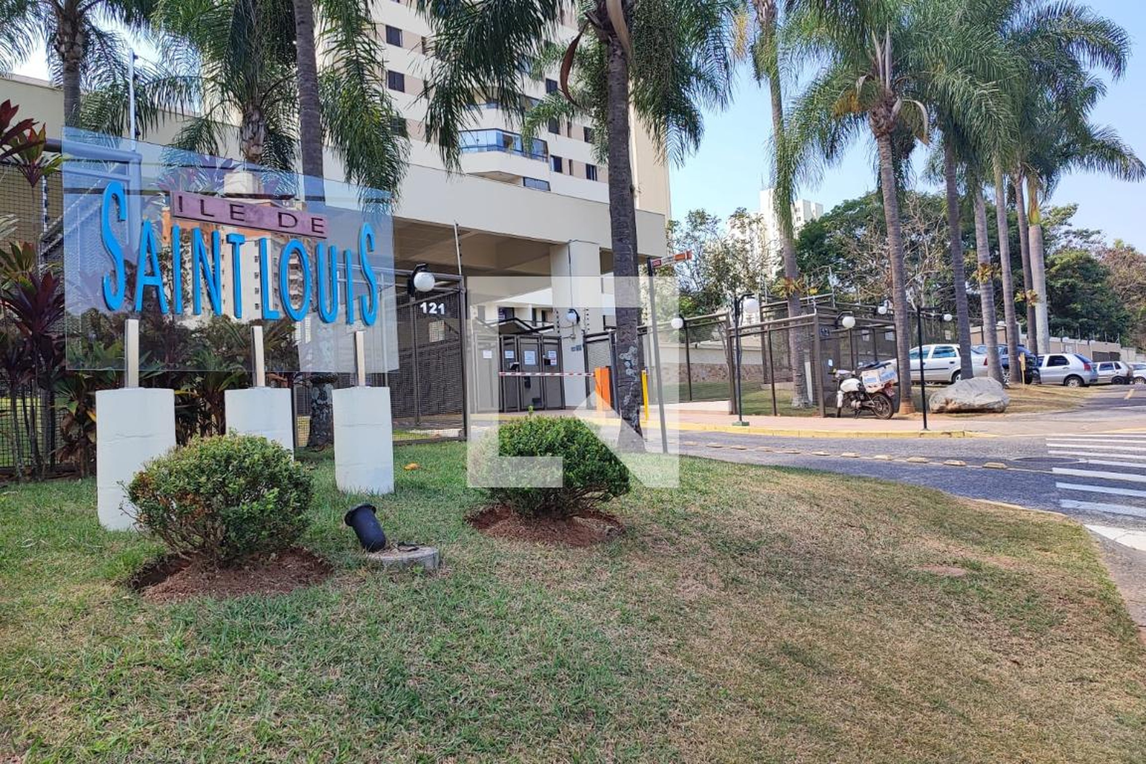 Fachada do Condomínio Condomínio Ile de Saint Louis