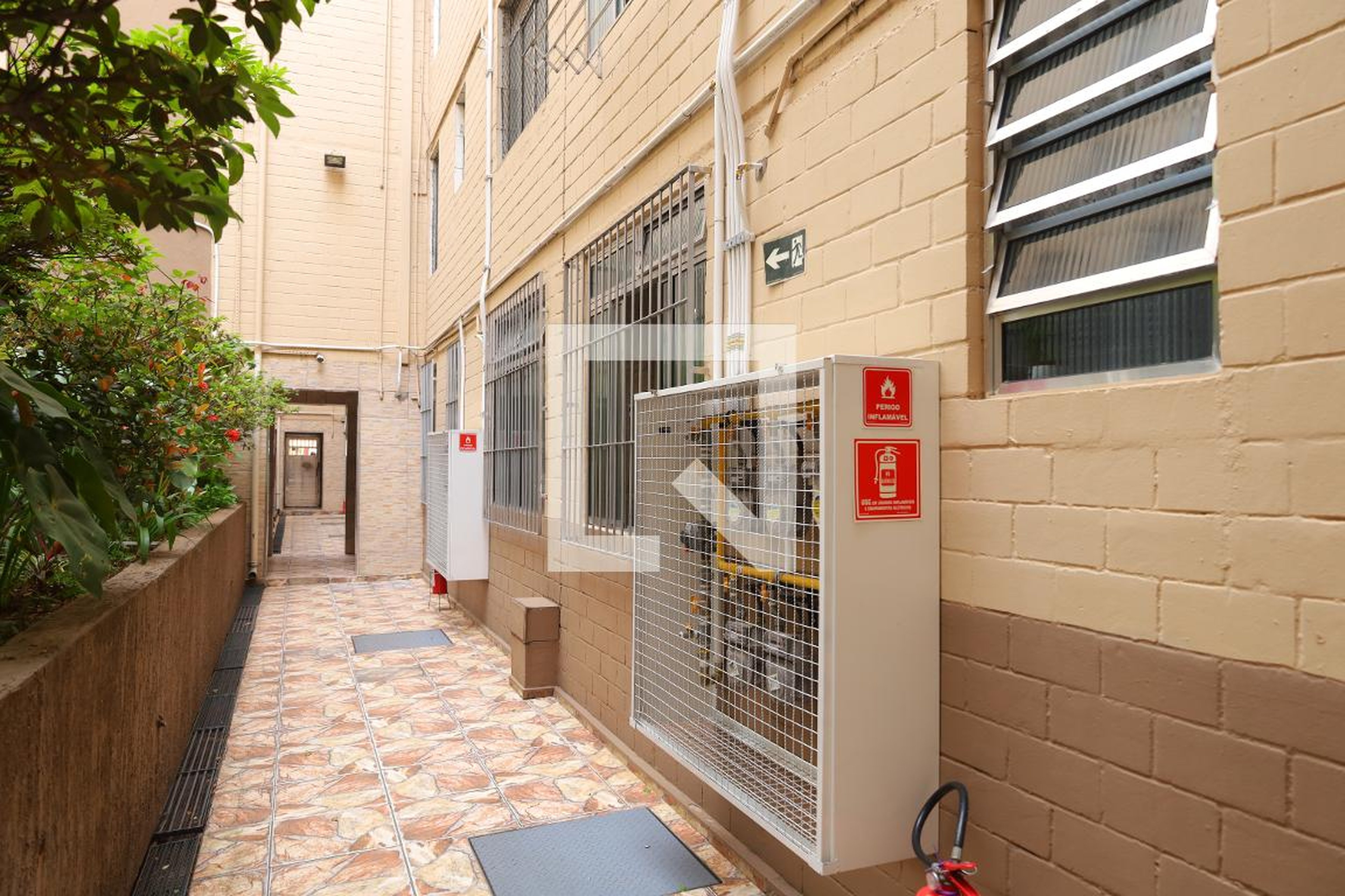 Área comum - Tipuanas I