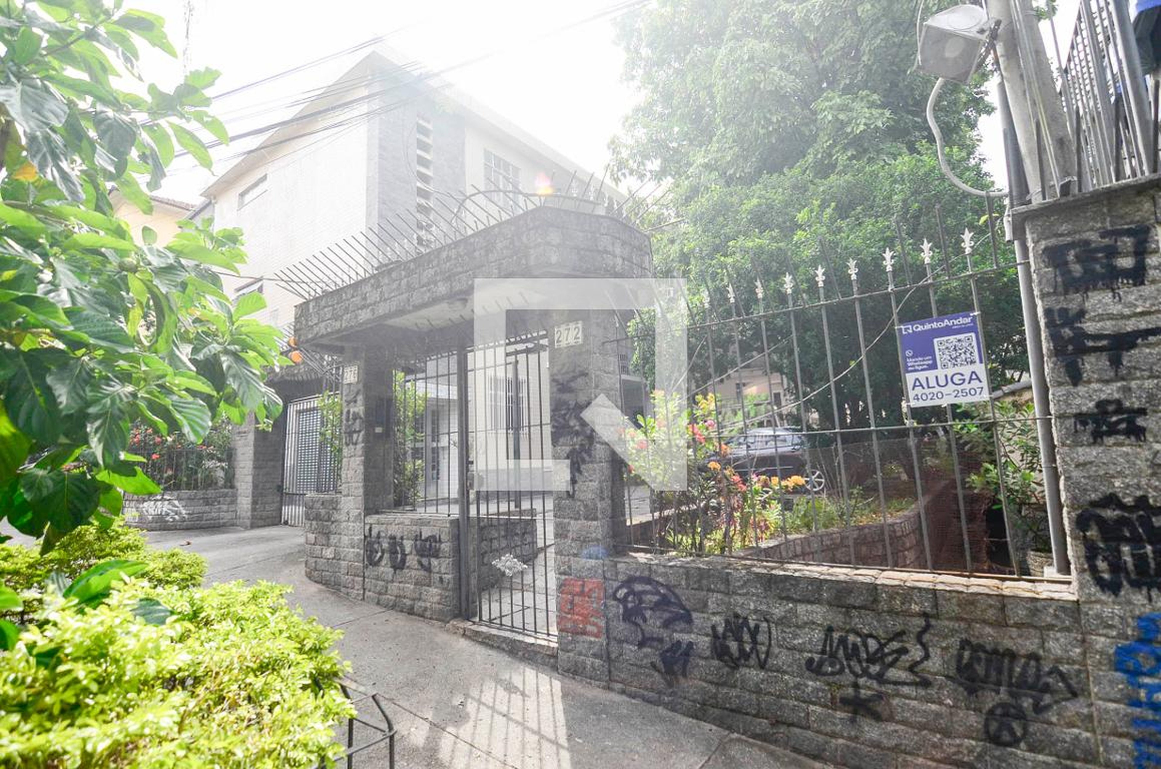 Fachada Condomínio em Rua Borda do Mato, 272