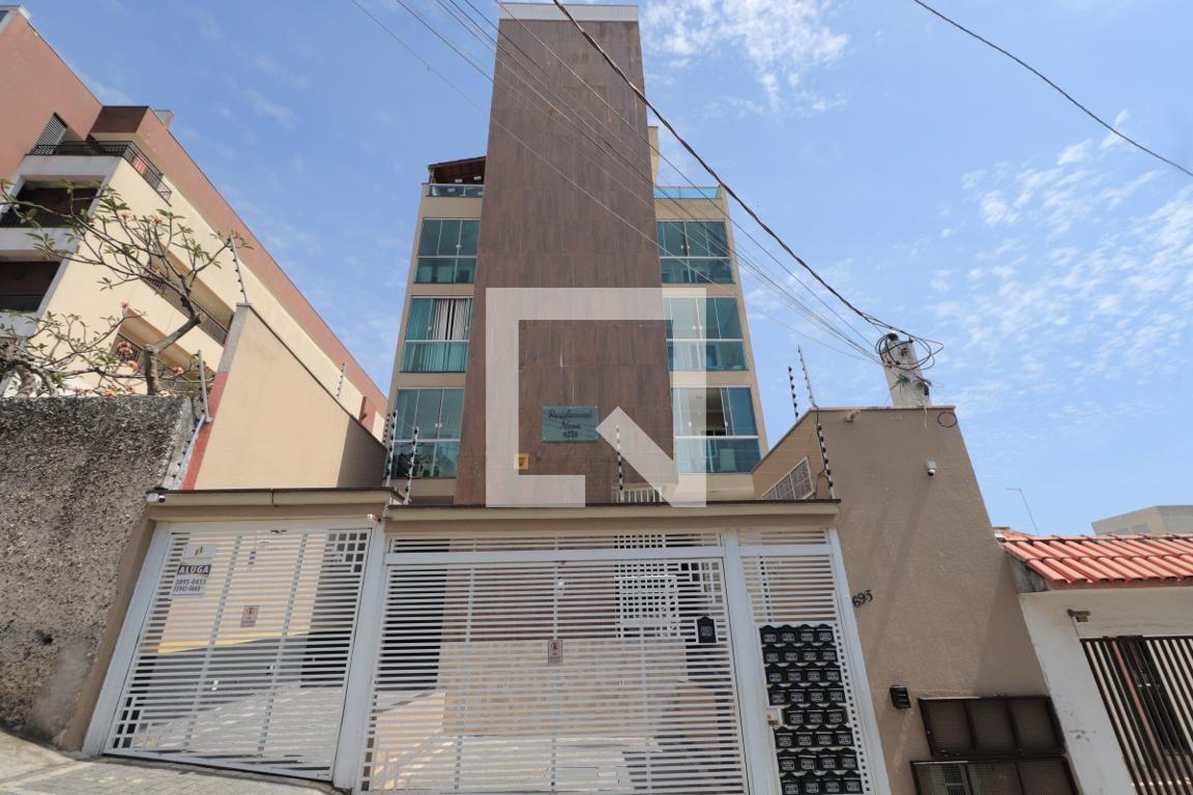 Fachada Residencial Neon