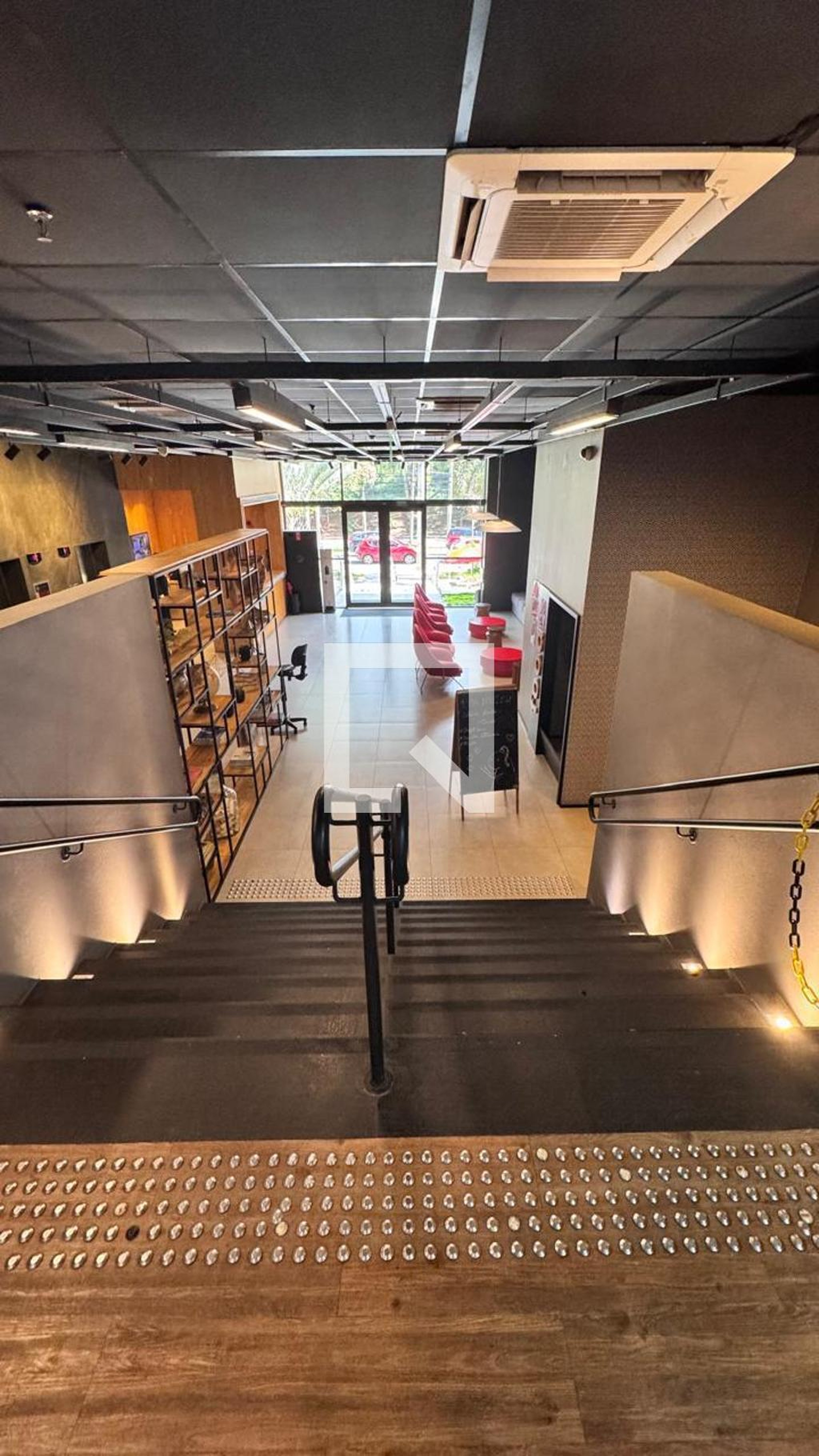 Entrada - Alpha Stay