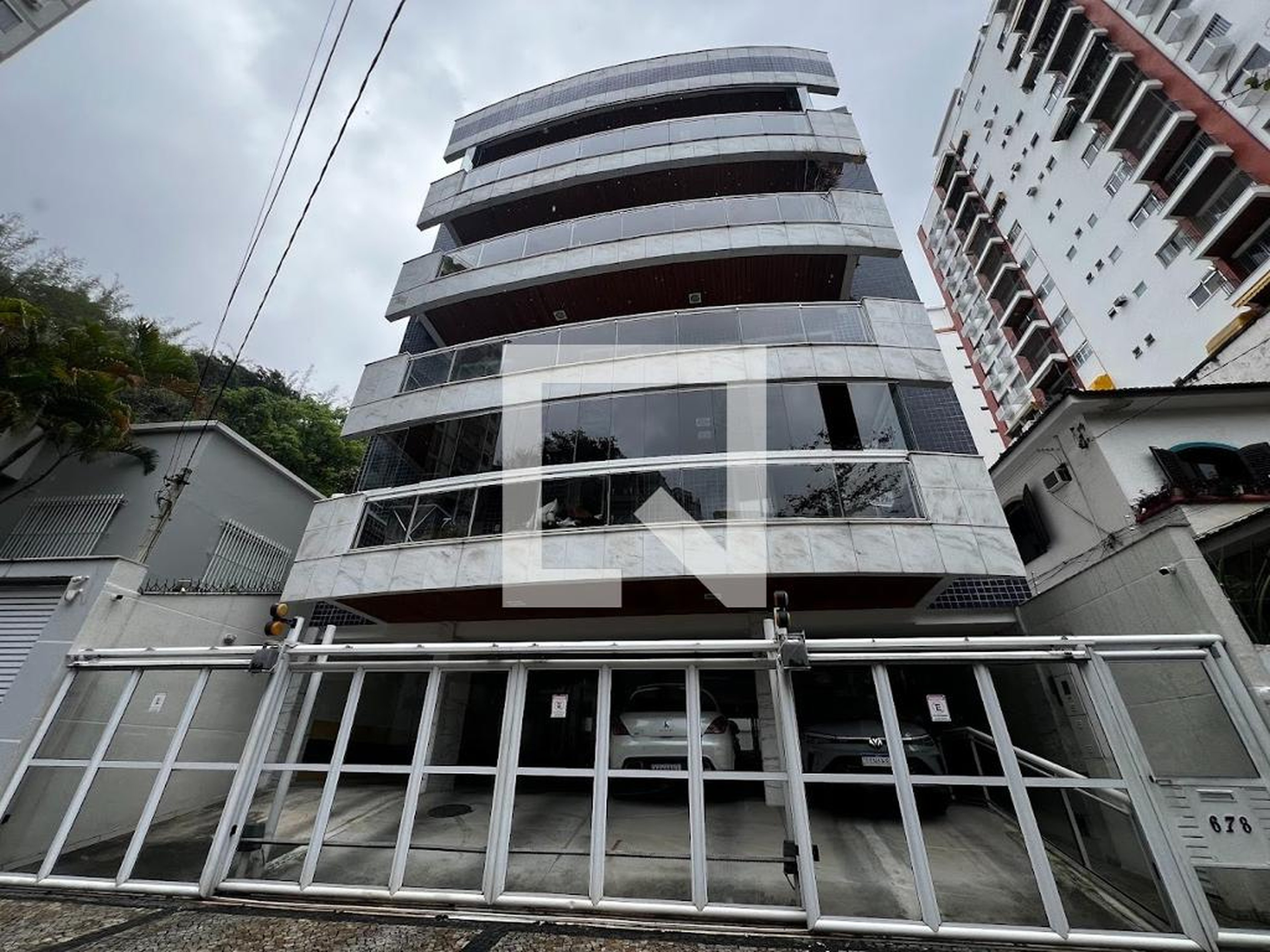 Fachada Condomínio em Rua Carvalho Alvim, 678