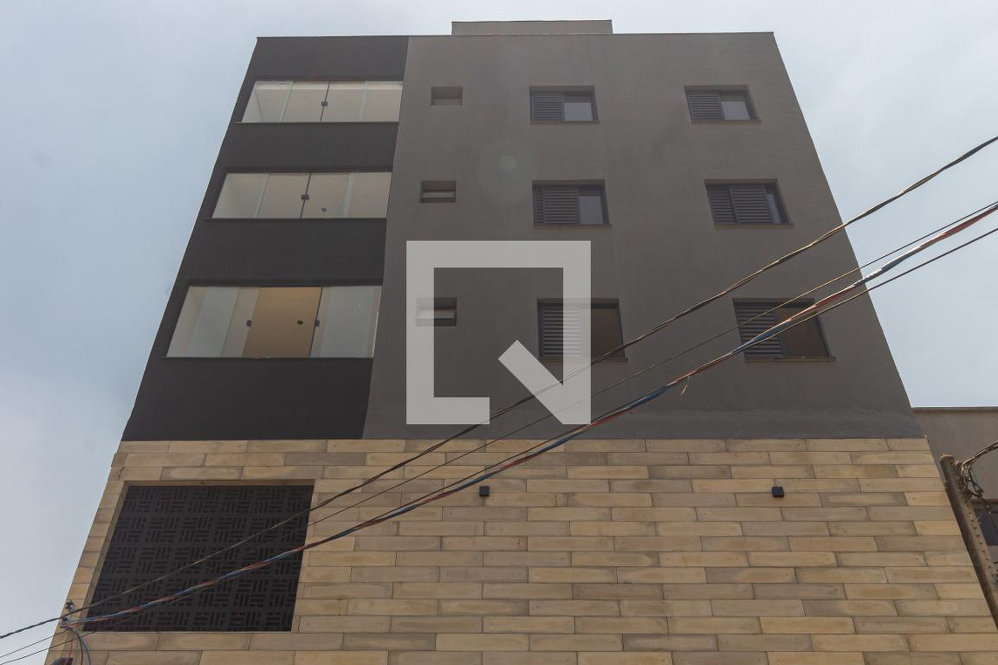 Fachada Condomínio em Rua Evans, 542