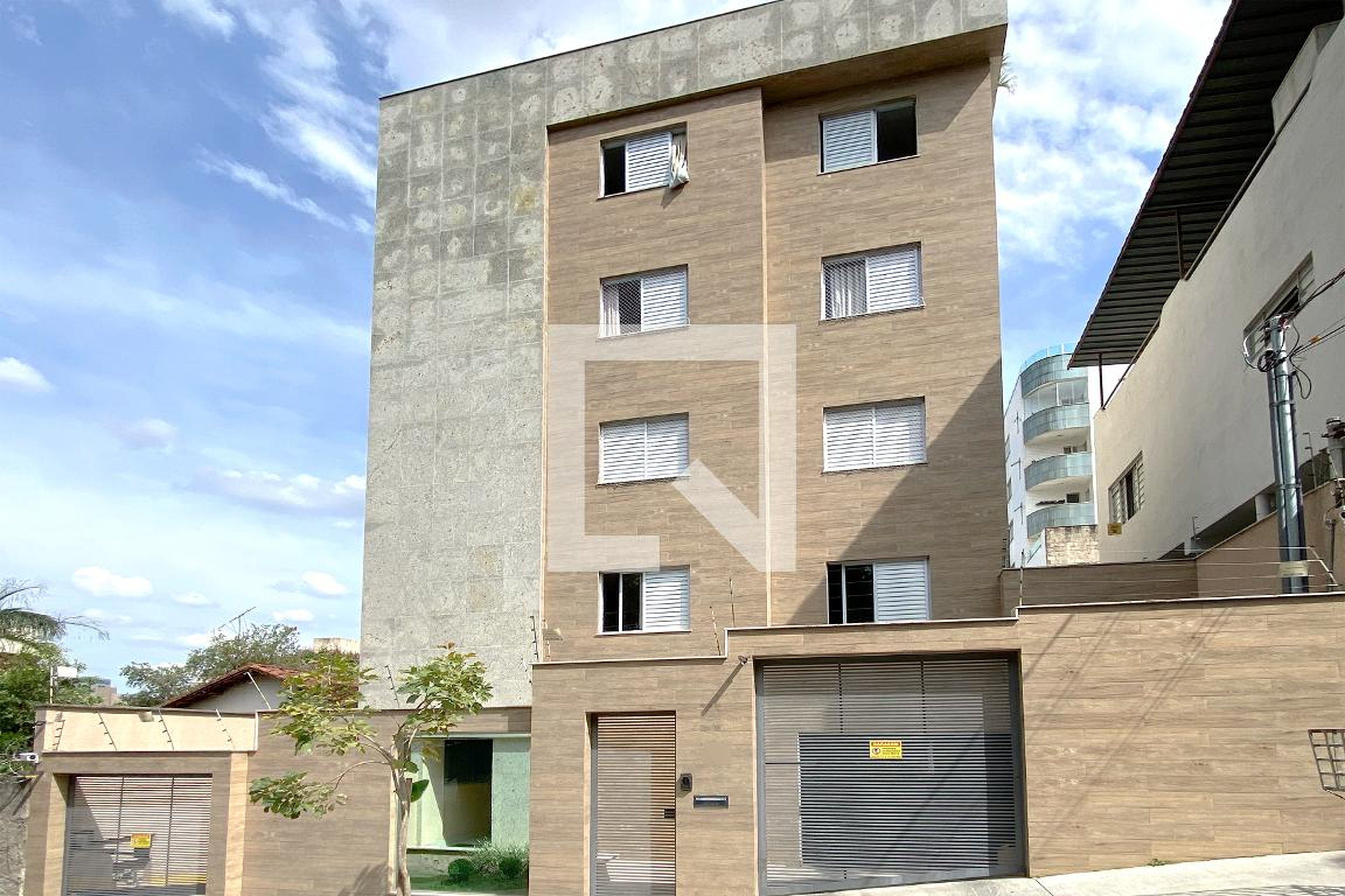 Fachada Condomínio em Rua Dom Cabral, 166