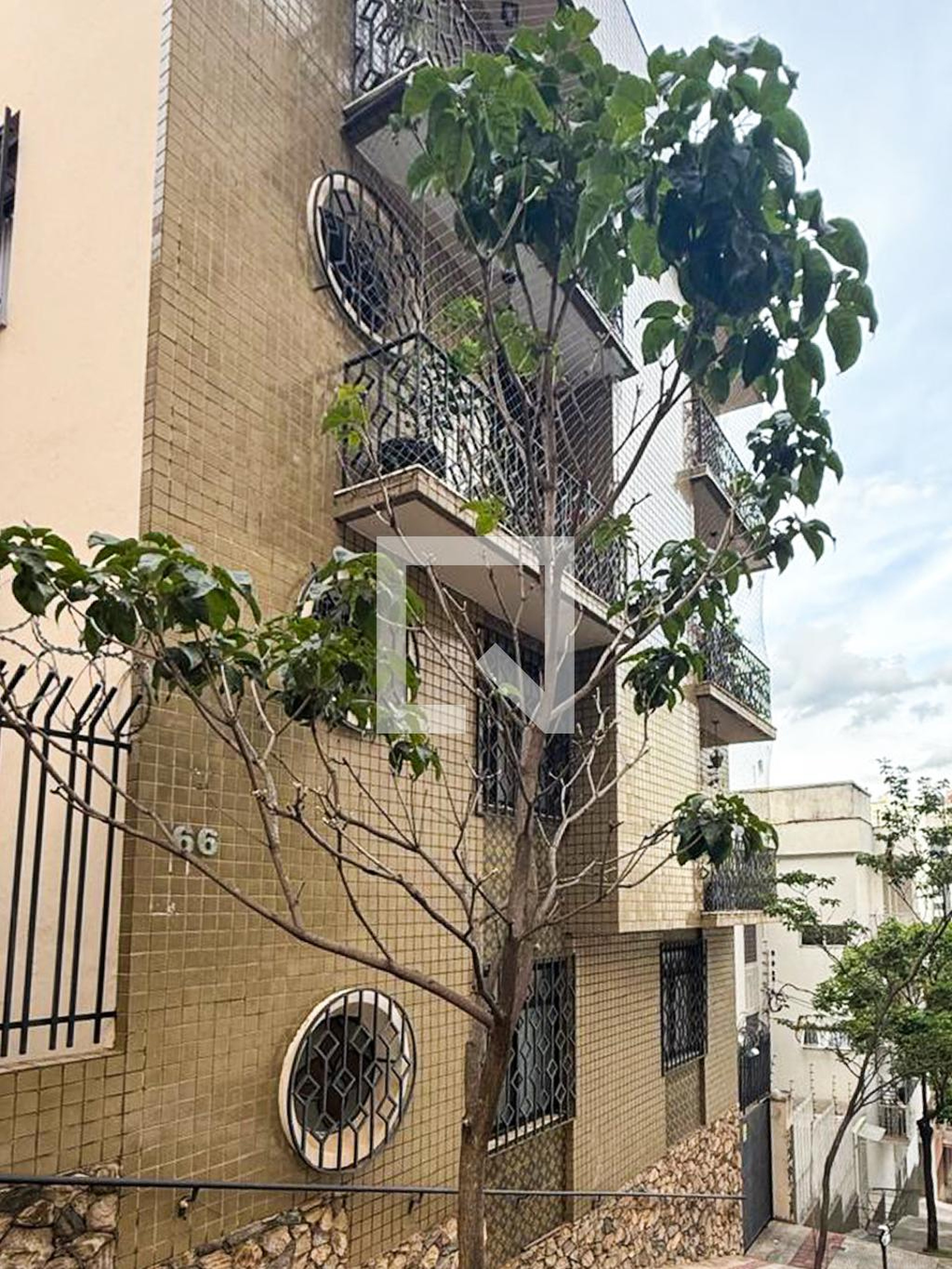 Fachada Condomínio em Rua Paula Cândido, 66