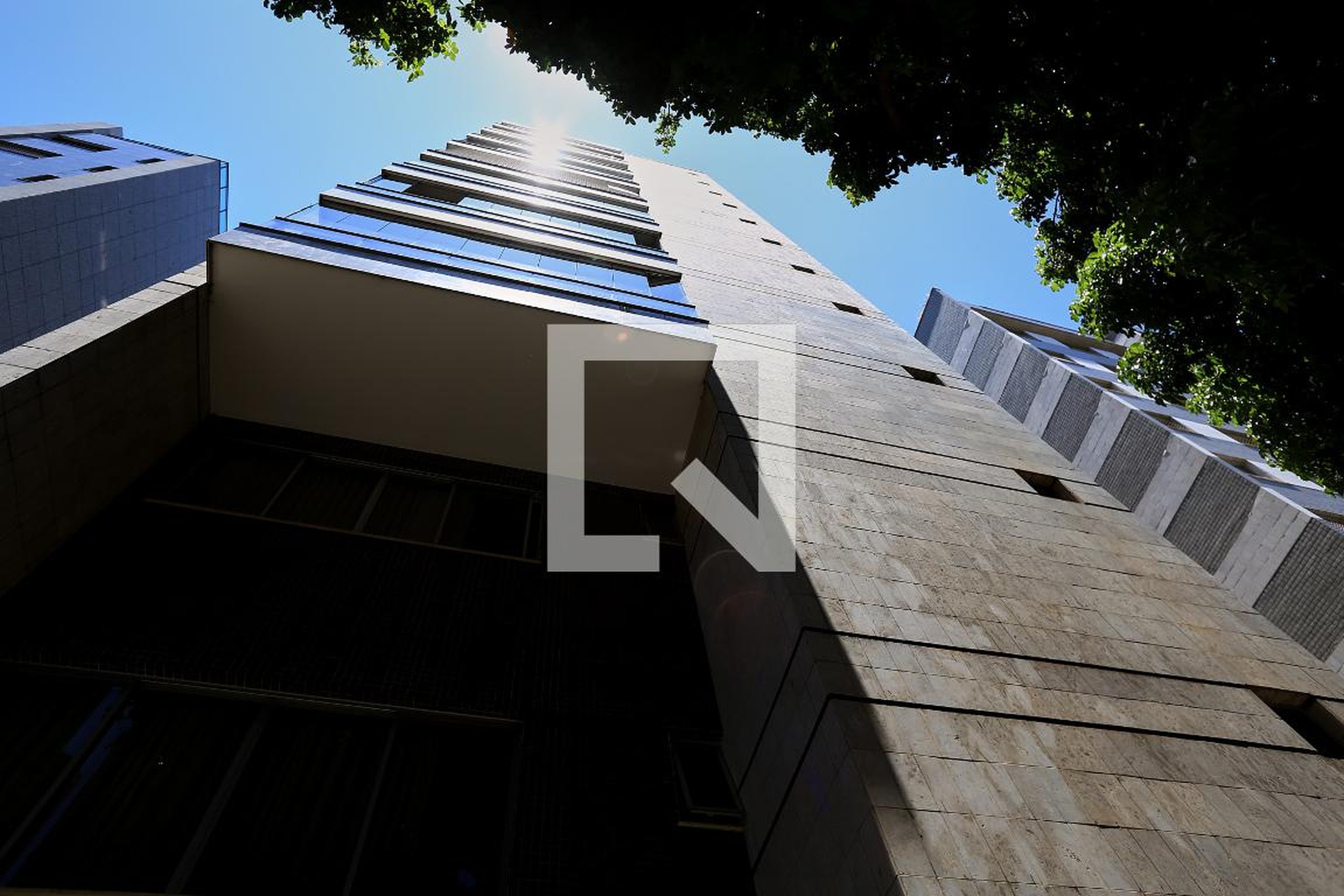 Fachada Condomínio em Rua Passa Tempo, 361